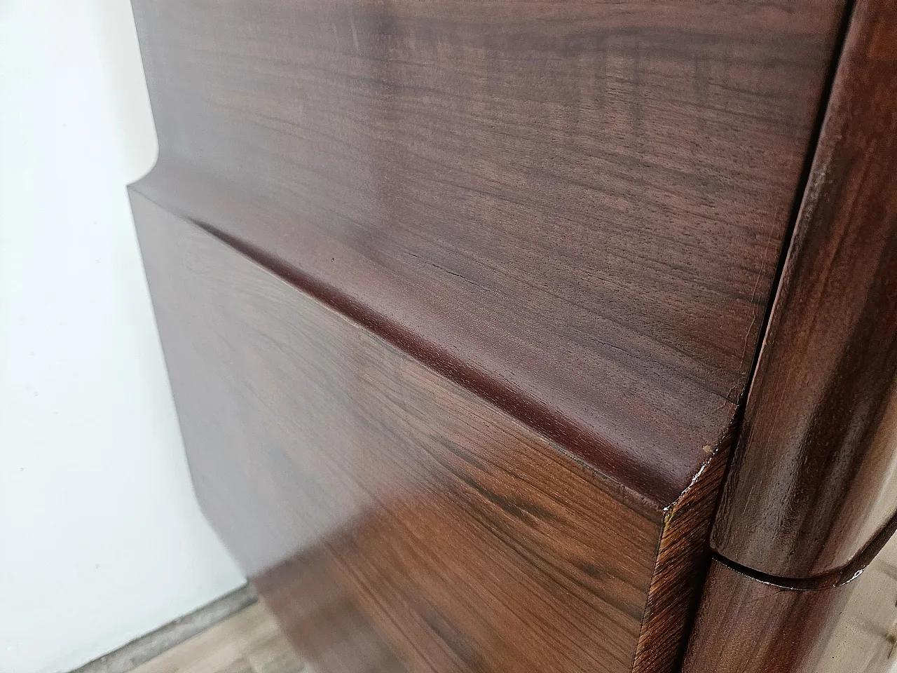 Art Deco dresser in mahogany and pink maple with mirror top, 50s 15