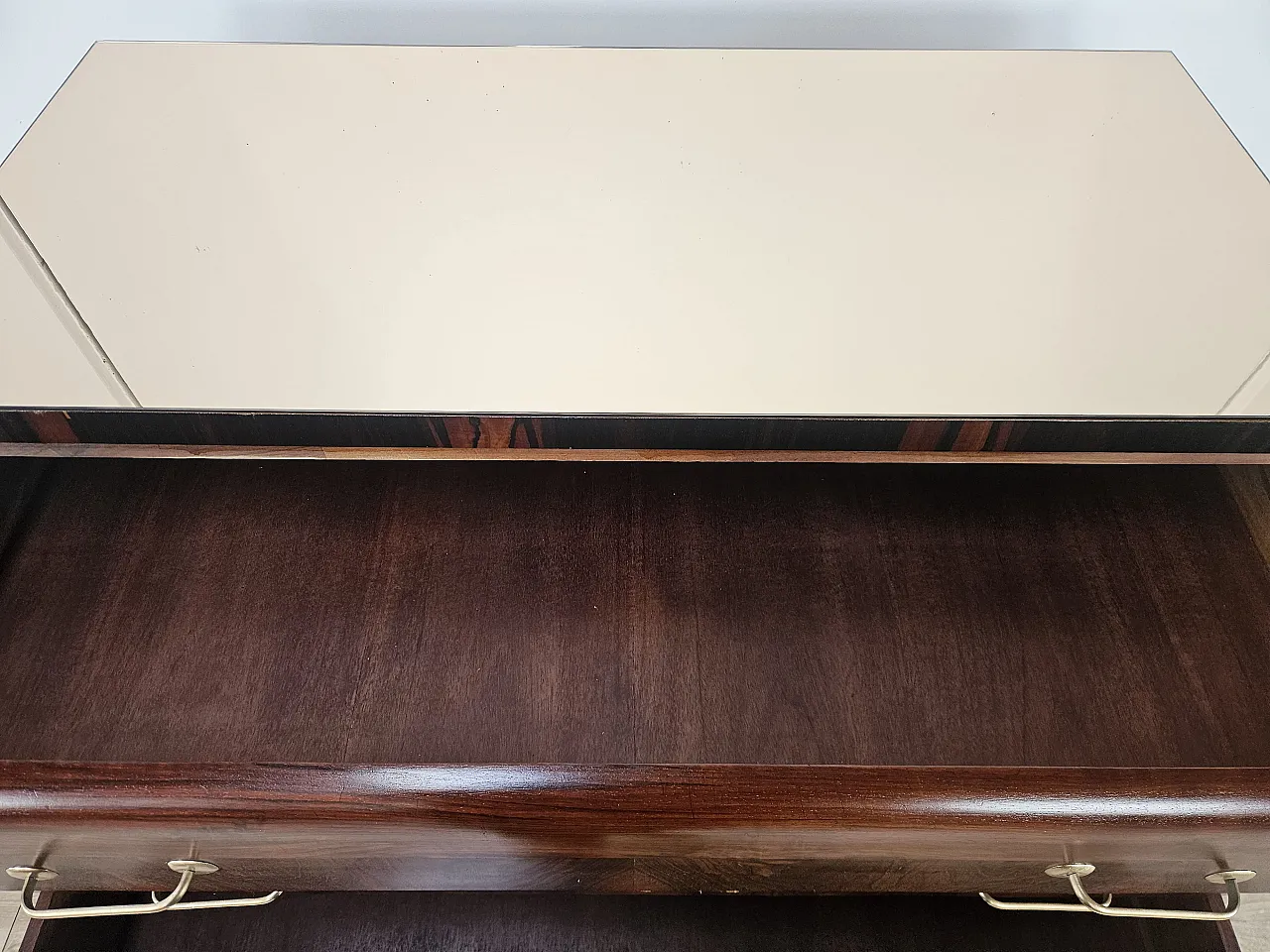 Art Deco dresser in mahogany and pink maple with mirror top, 50s 17