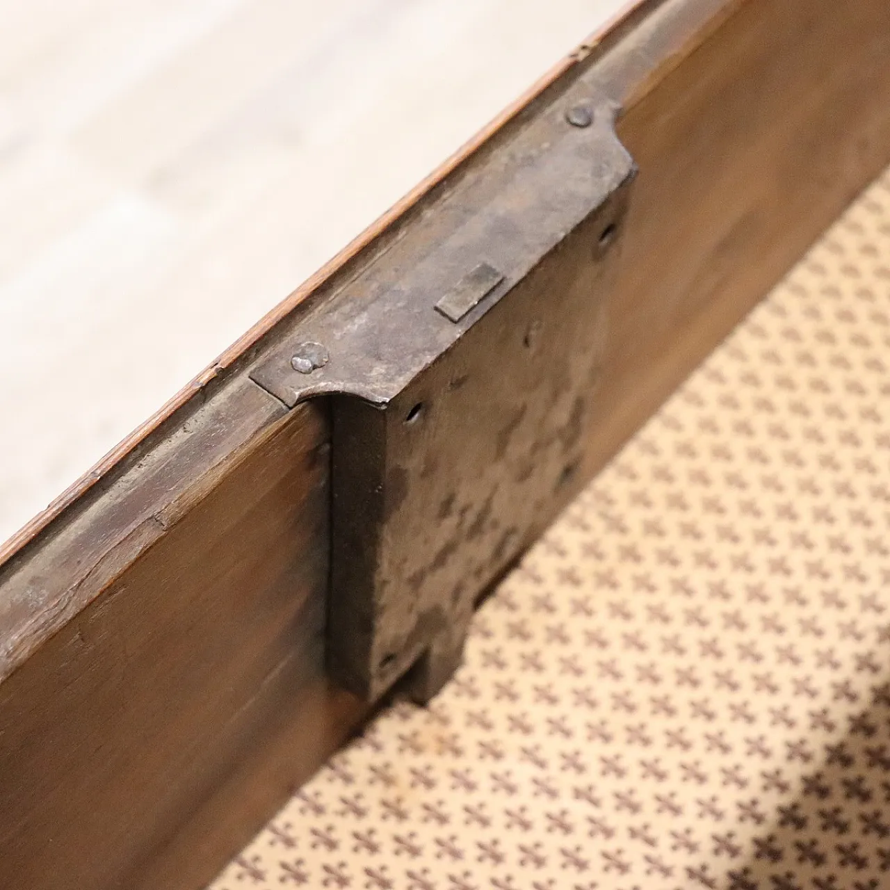 Comò antico in noce massello, '700 13