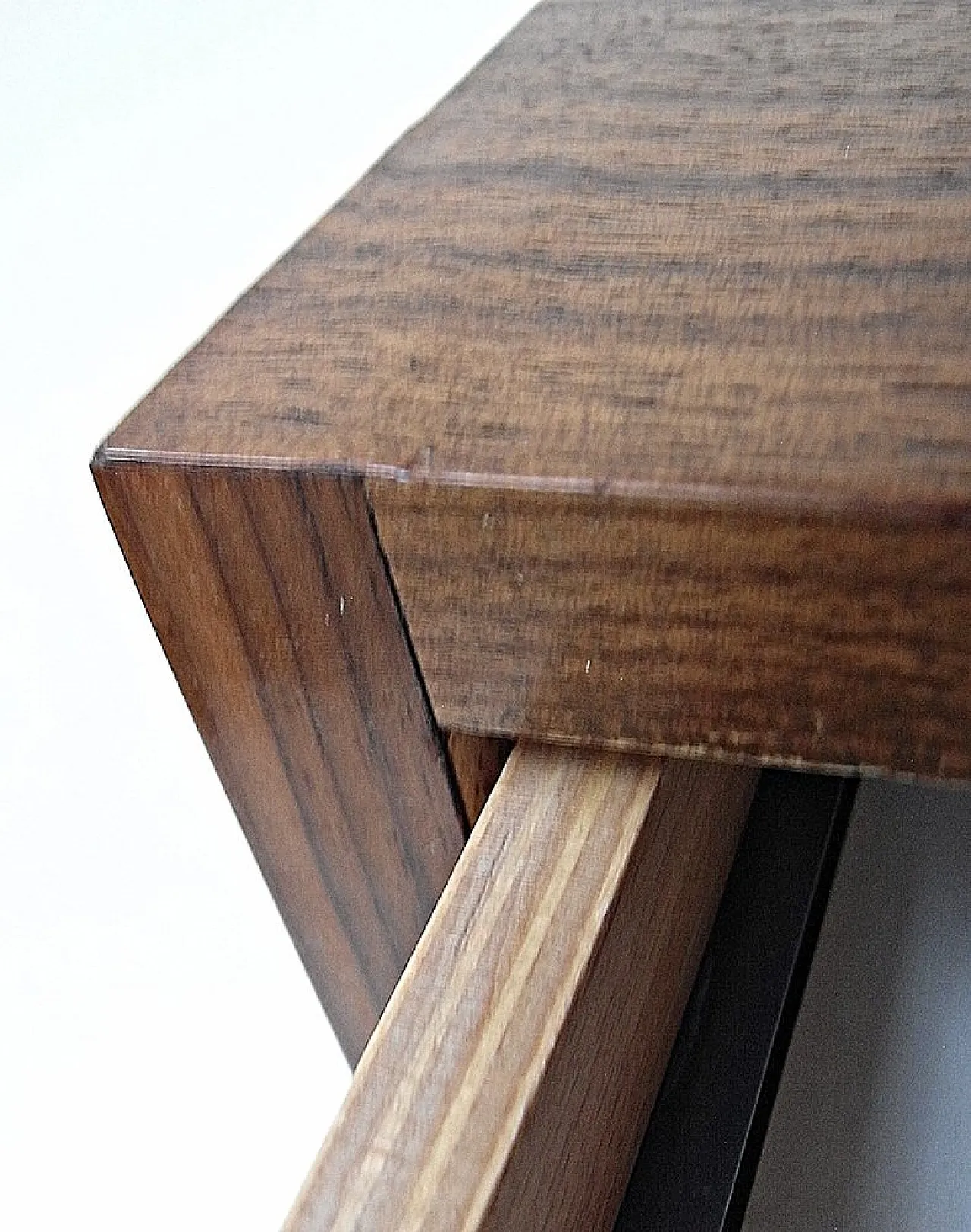 Cassettiera in noce con 5 Ruote di Nocciola, anni '70 5