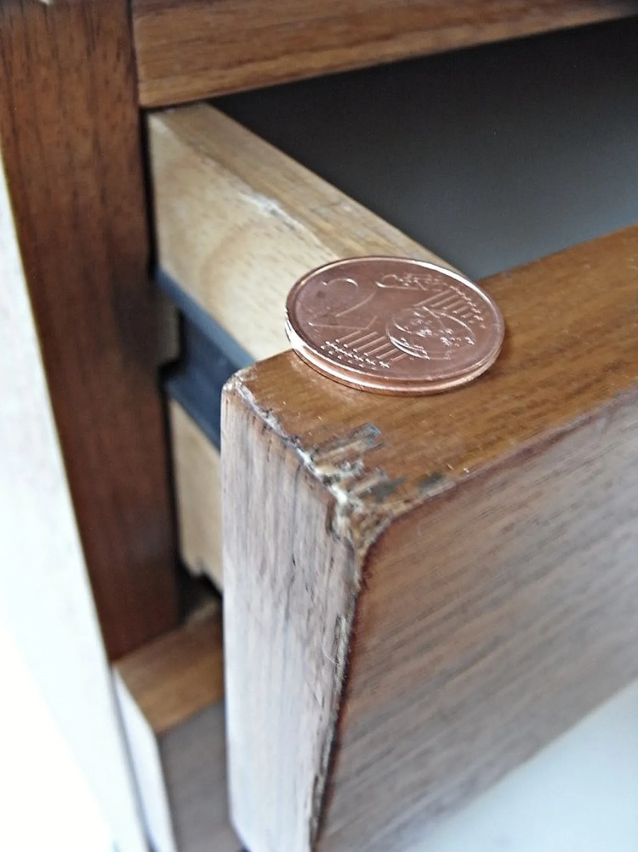 Cassettiera in noce con 5 Ruote di Nocciola, anni '70 7