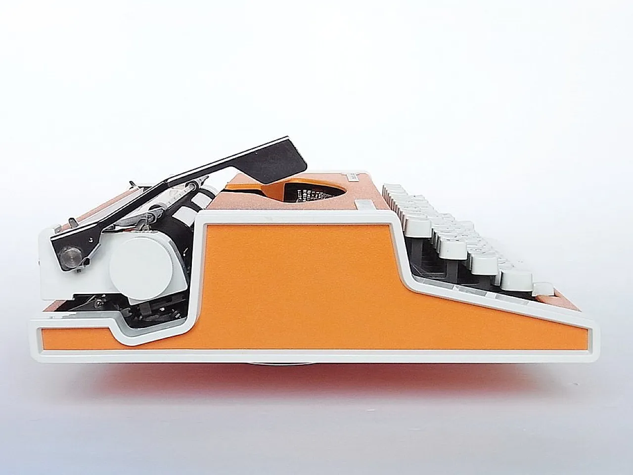 Portable De Luxe Typewriter from Olympia, 1970s 1