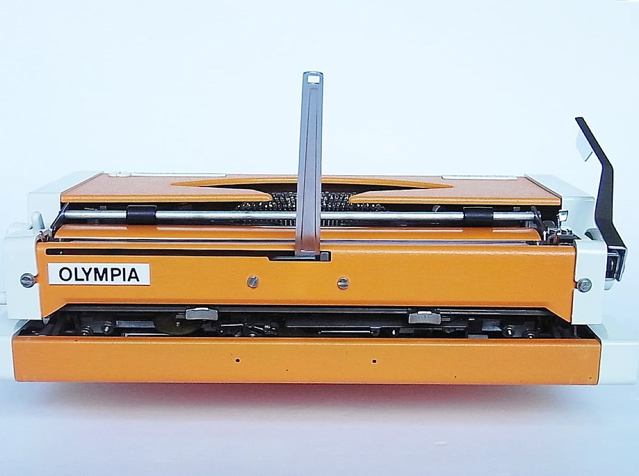 Portable De Luxe Typewriter from Olympia, 1970s 4