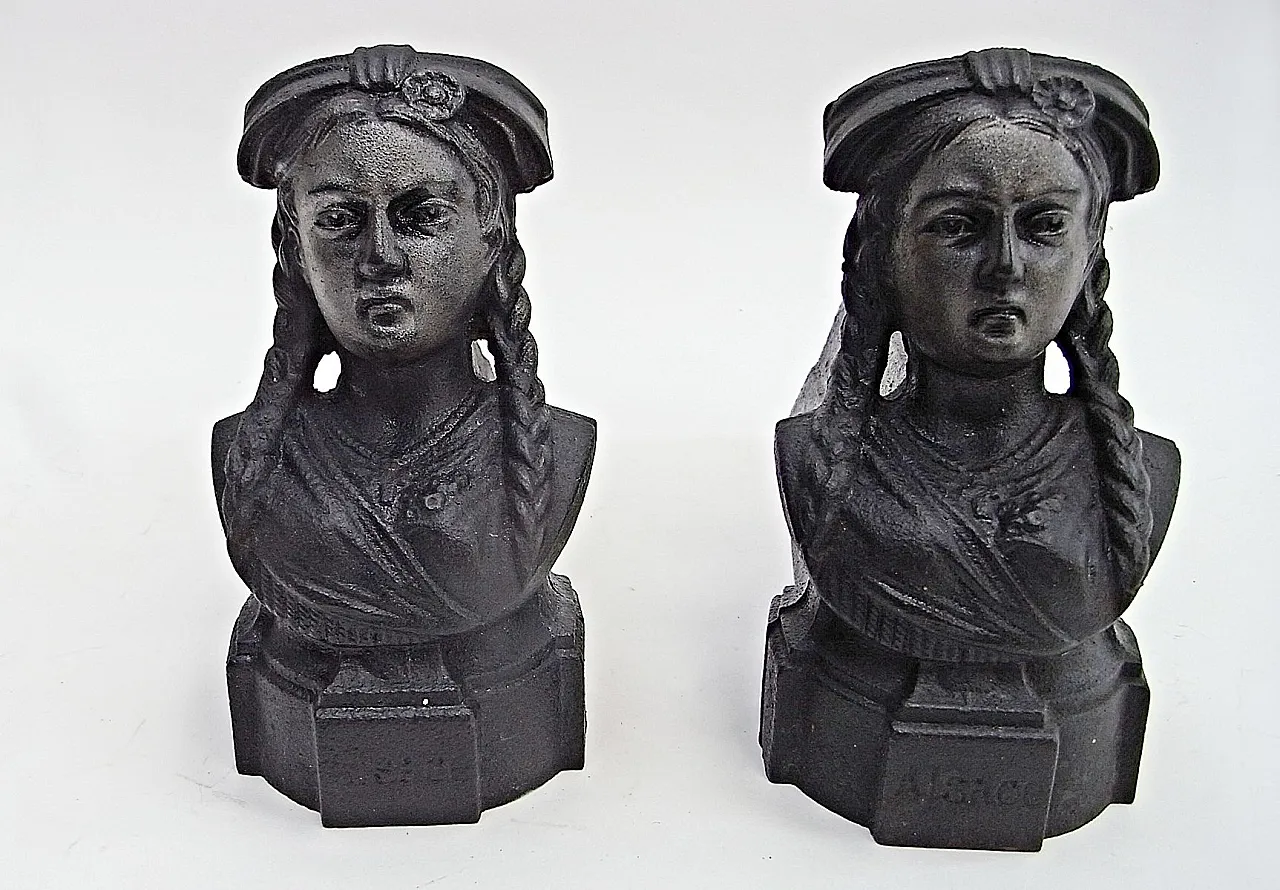 Coppia di Tridenti da camino con testa femminile in ghisa, anni '50 1