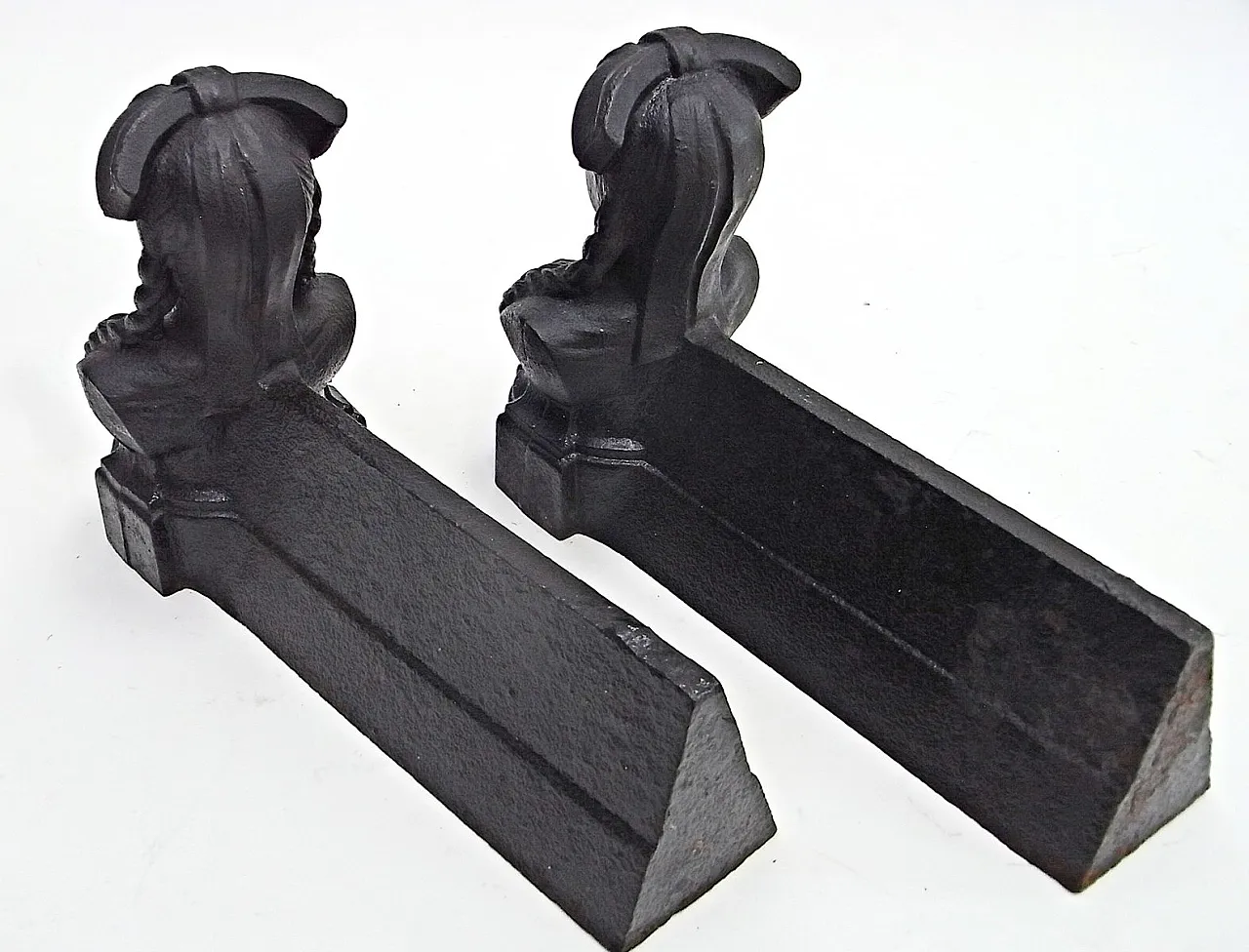 Coppia di Tridenti da camino con testa femminile in ghisa, anni '50 4