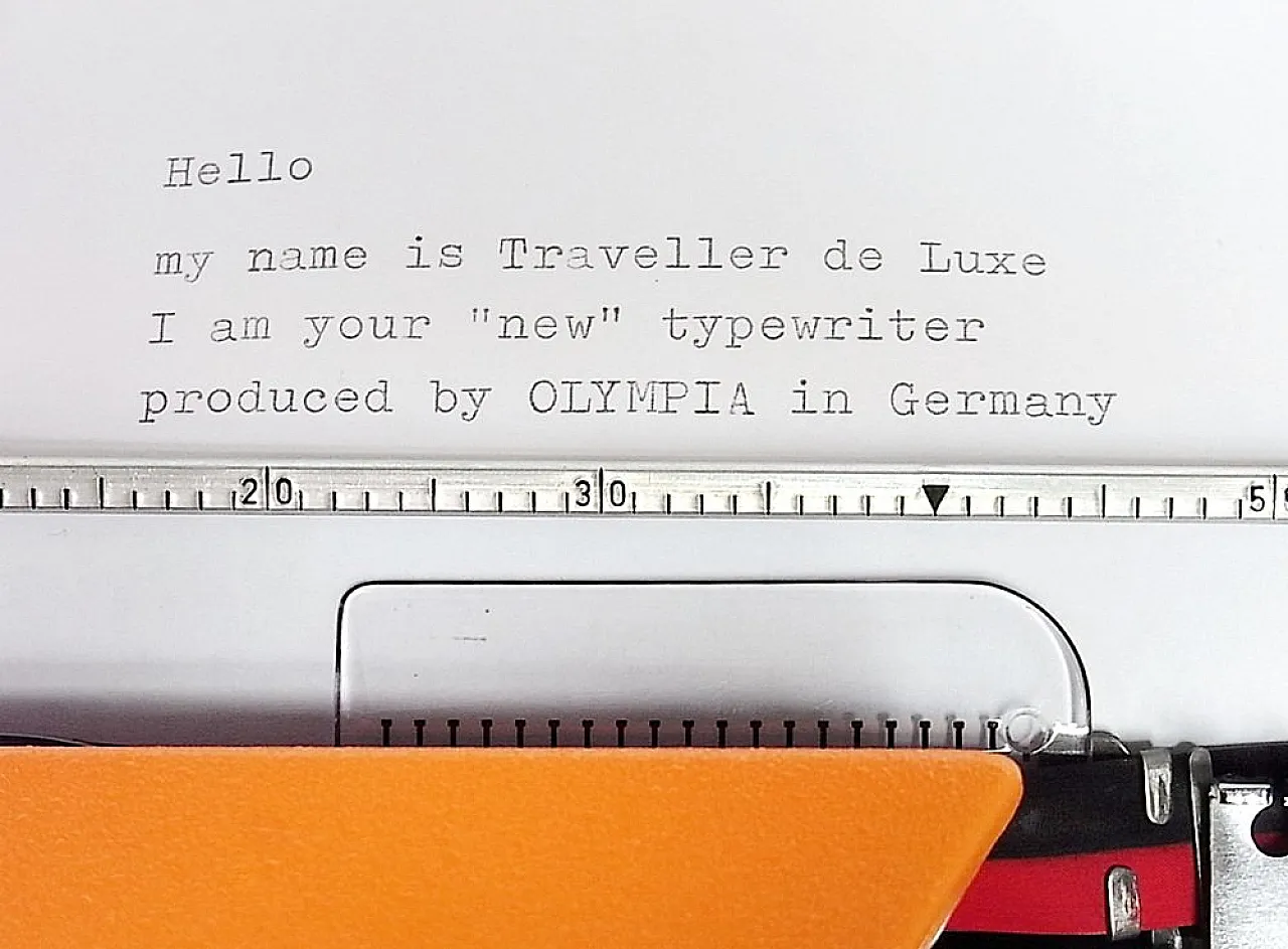 Portable De Luxe Typewriter from Olympia, 1970s 9