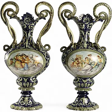 Coppia di anfore in maiolica decorate a fondo azzurro, '800