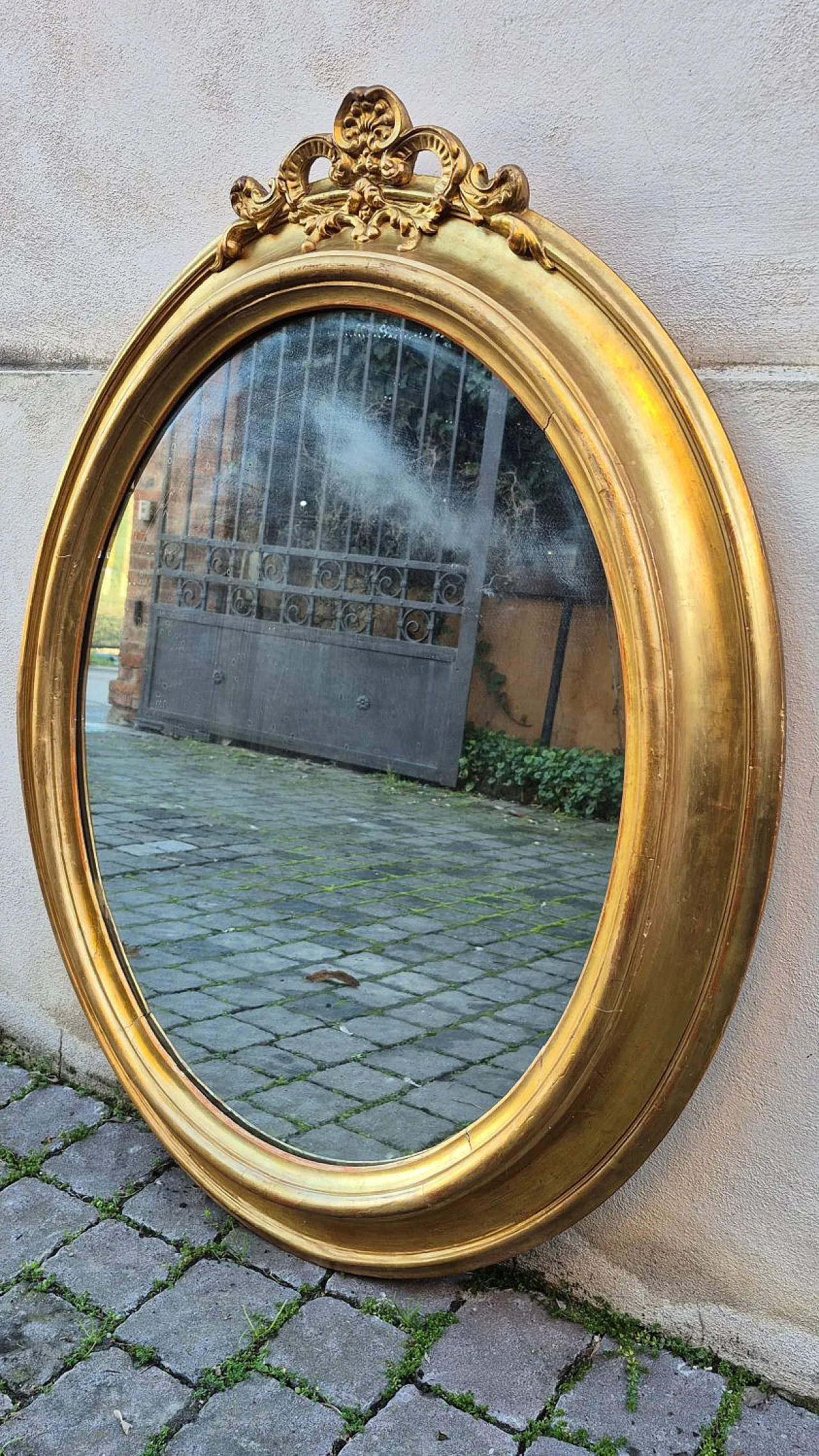 Specchiera ovale in legno dorato con cimasa, '800 2