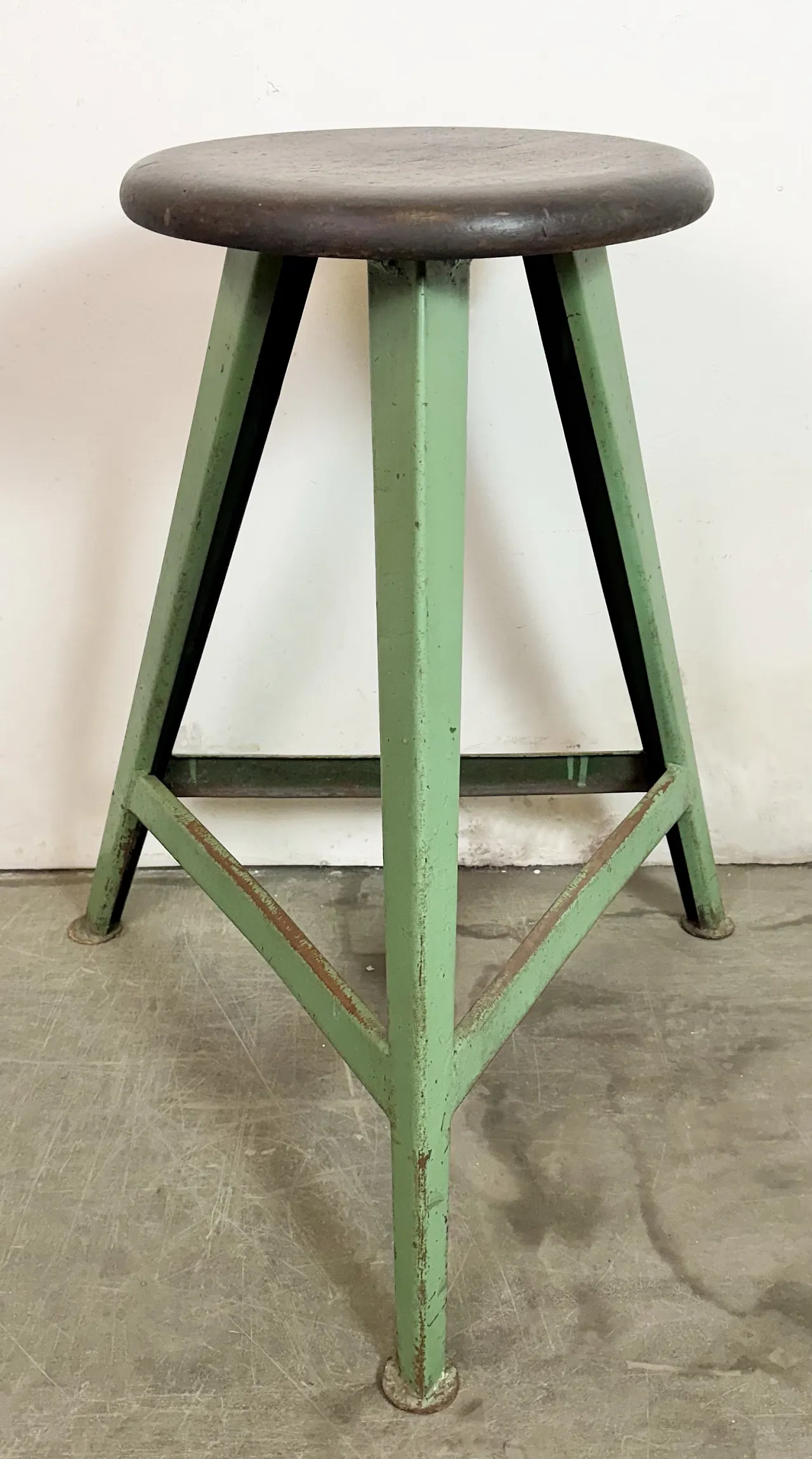 Sgabello da laboratorio industriale verde, anni '60 3