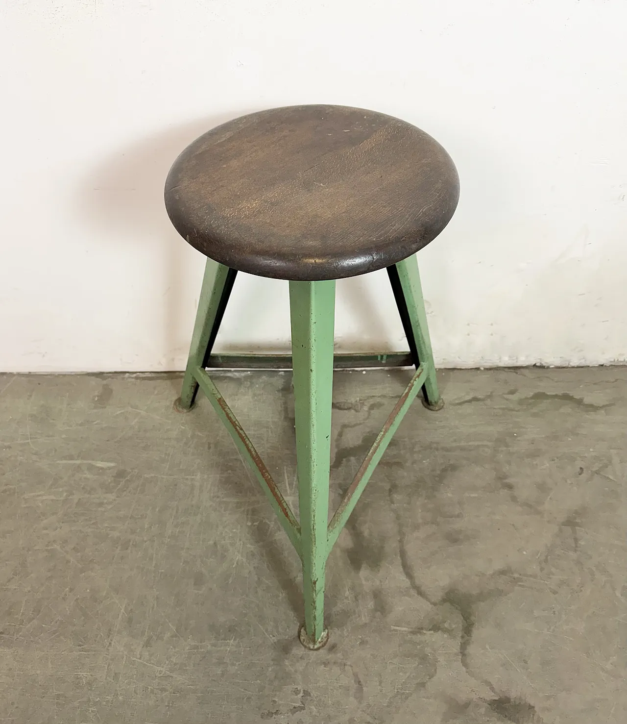 Sgabello da laboratorio industriale verde, anni '60 4