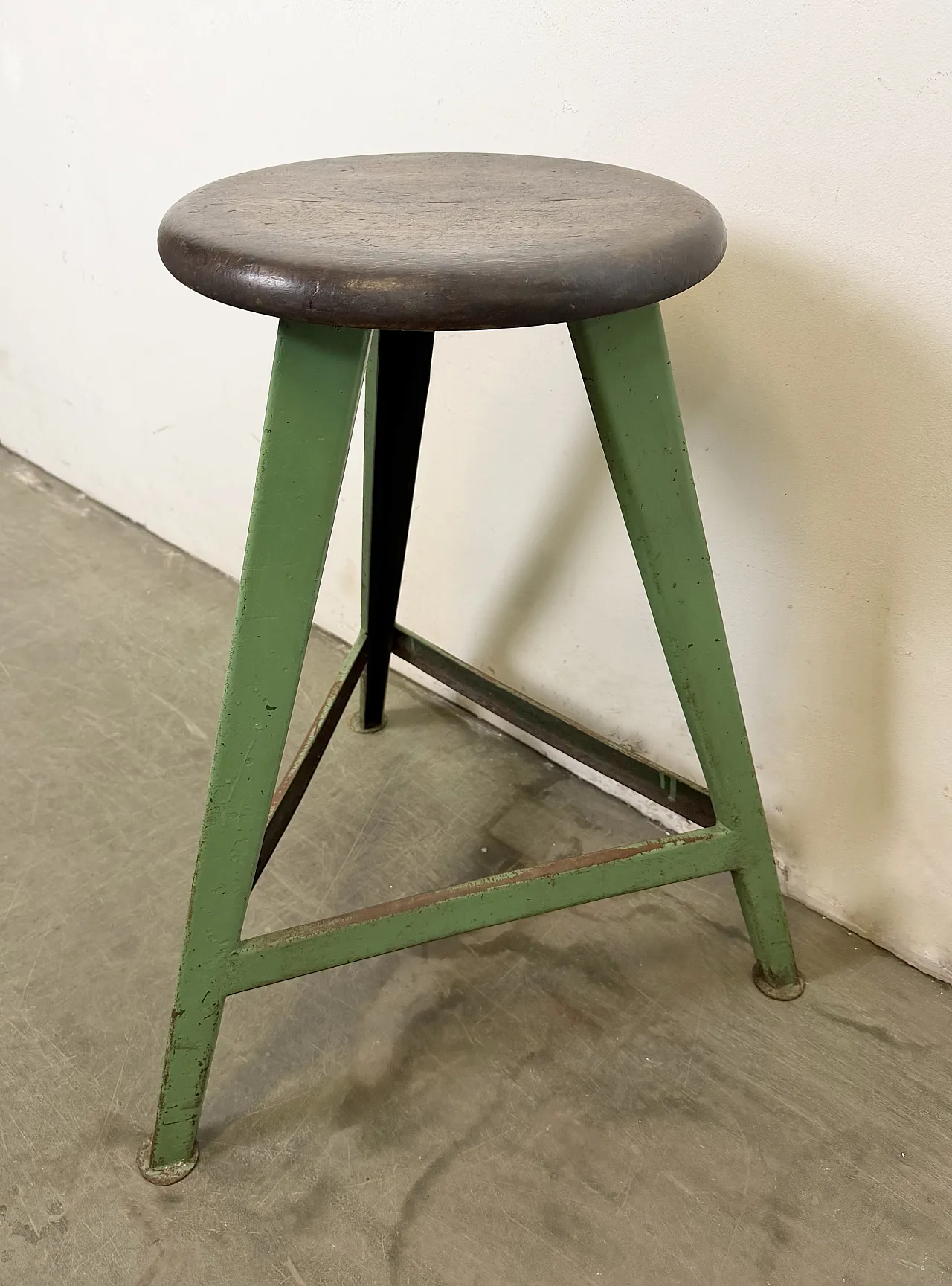 Sgabello da laboratorio industriale verde, anni '60 6