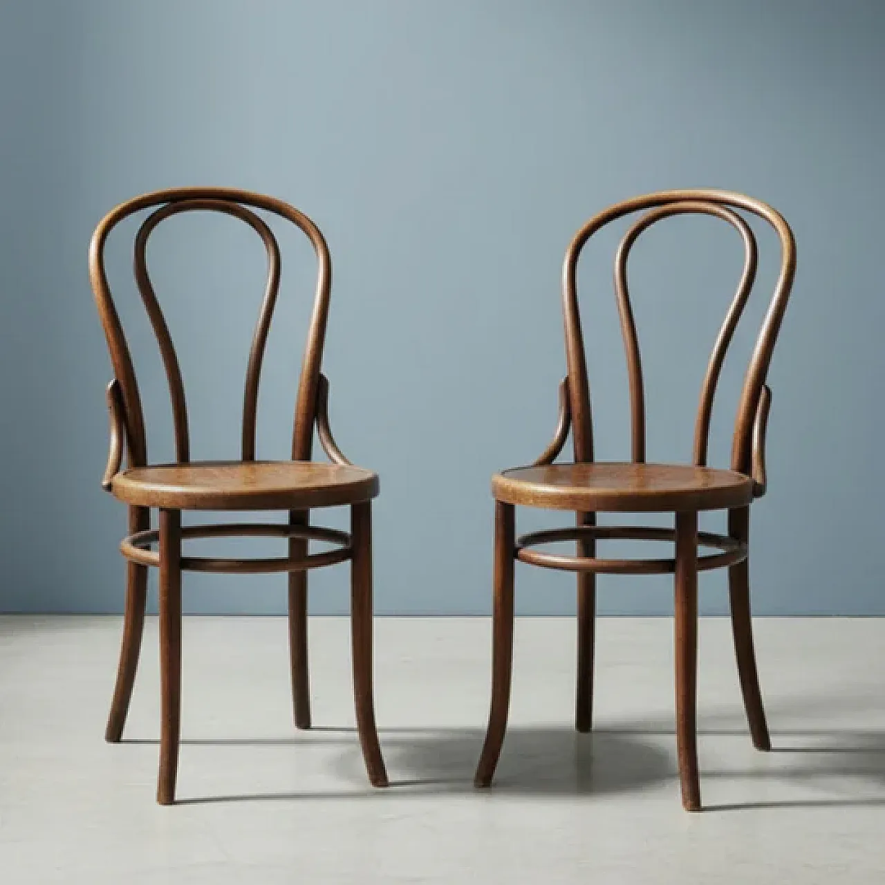 Coppia di sedie in legno curvato Thonet, anni '20 1