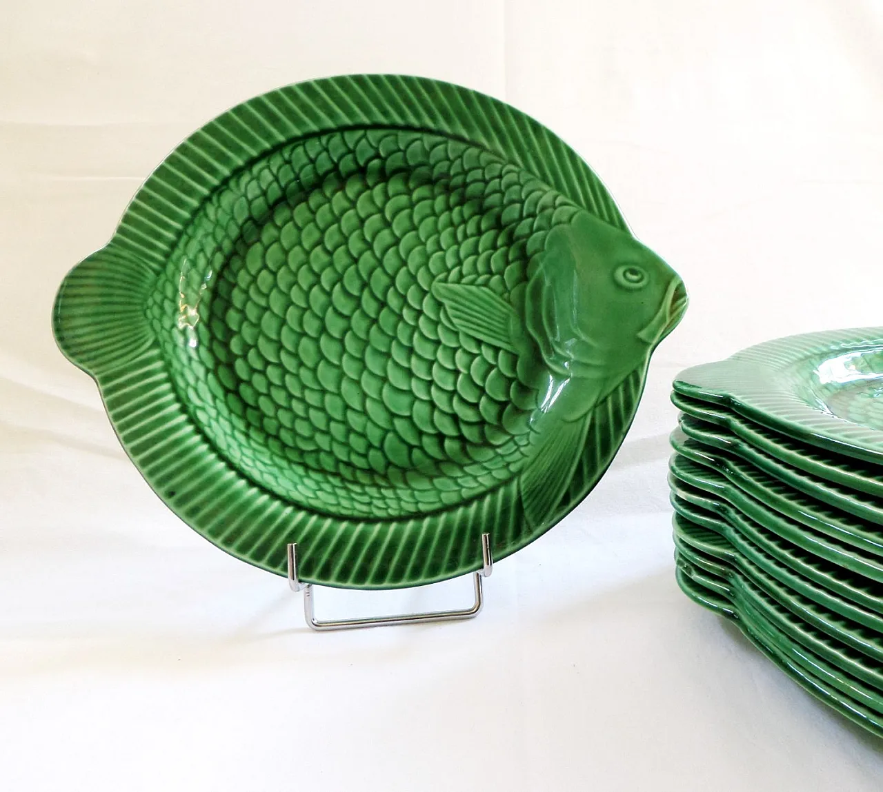 Green fish-shaped serving plates by Sarreguemines, 50s 4