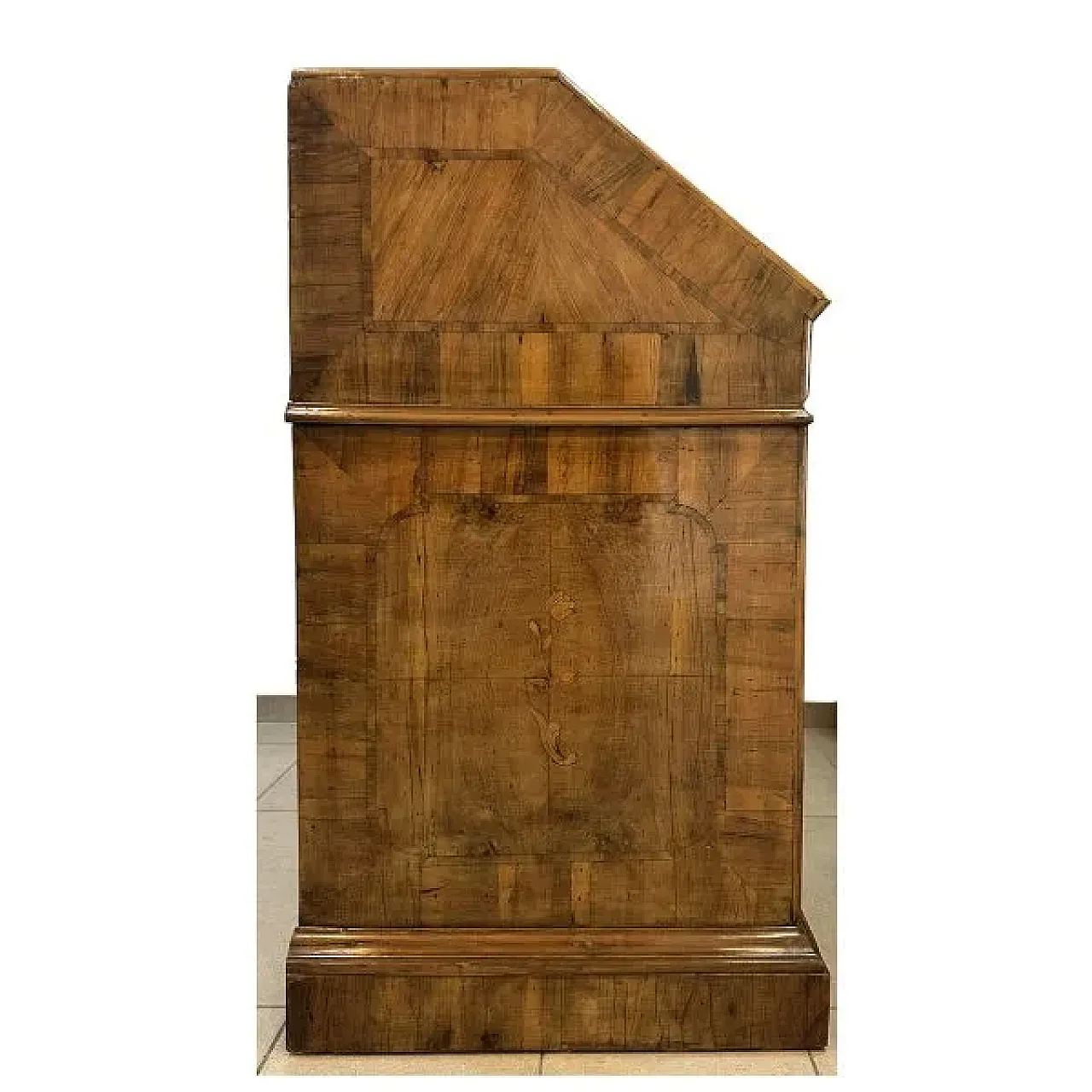 Walnut and walnut burl drop-down chest, 18th century 3