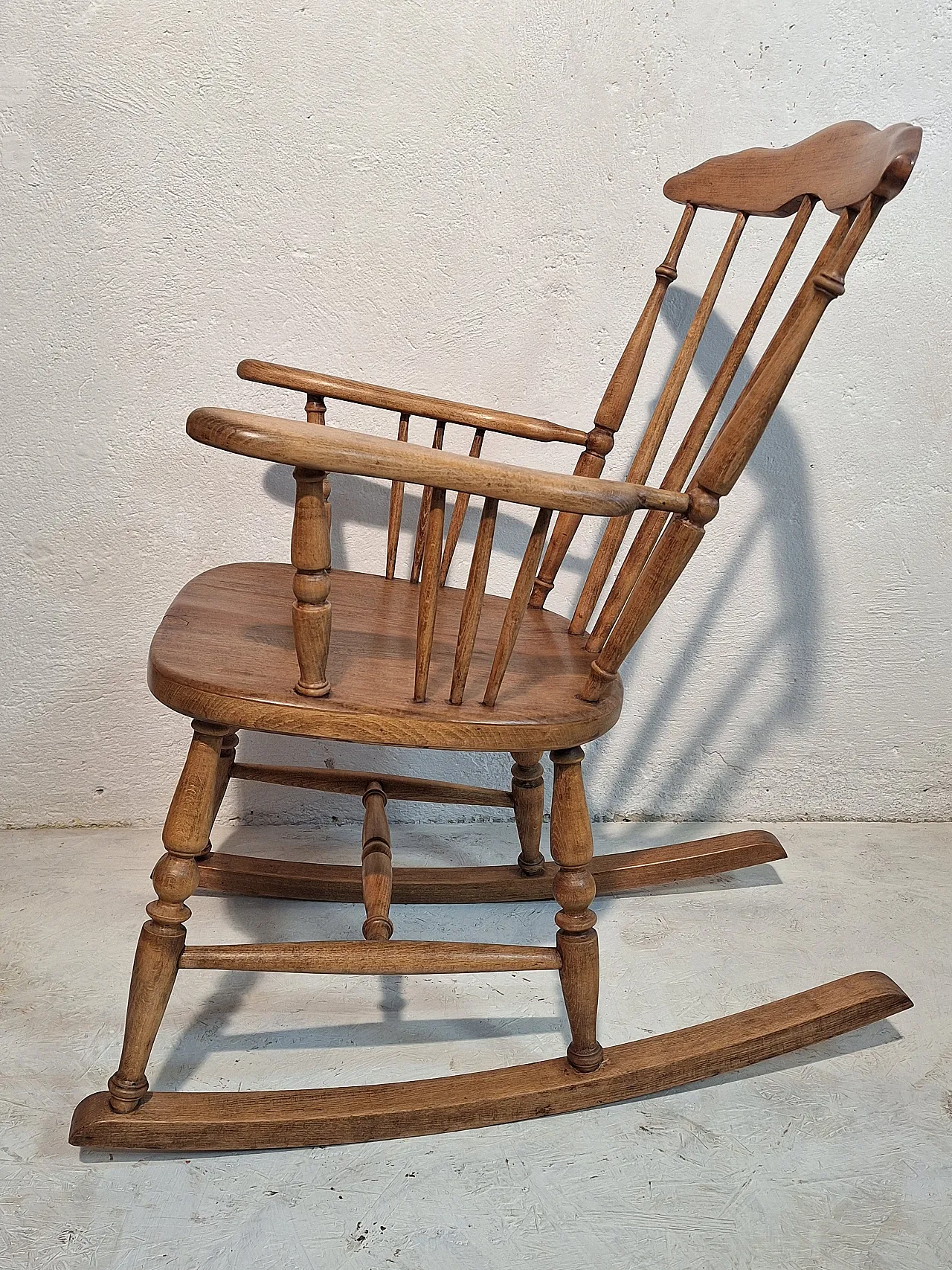 Windsor style rocking chair in beech wood, 70s 3