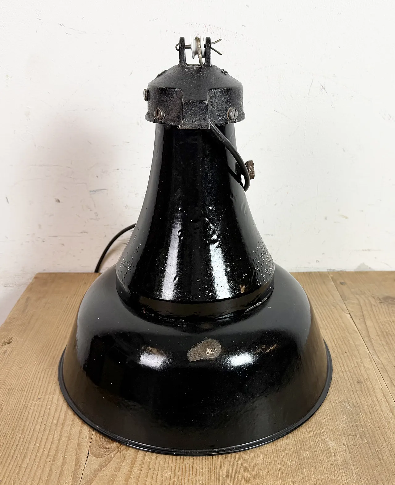 Industrial Black Enamel Bauhaus Pendant Lamp, 1930s 17