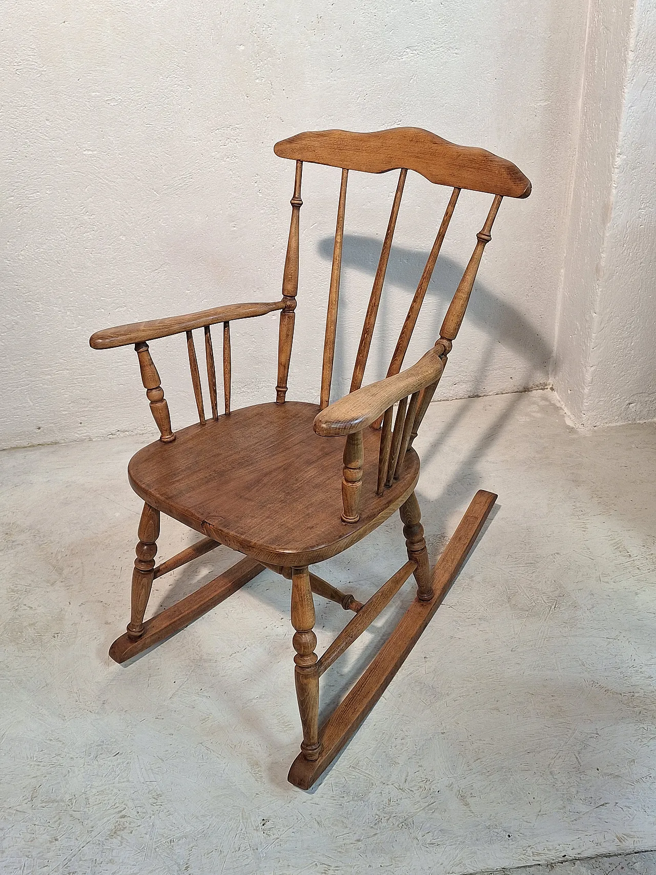 Windsor style rocking chair in beech wood, 70s 19