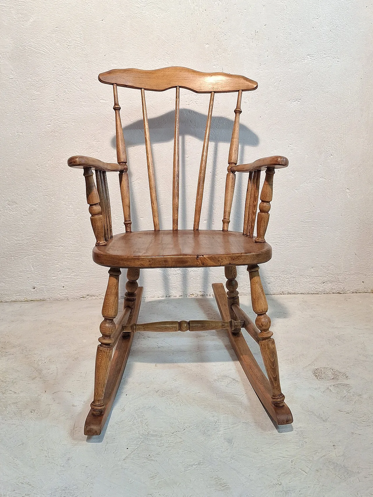 Windsor style rocking chair in beech wood, 70s 20