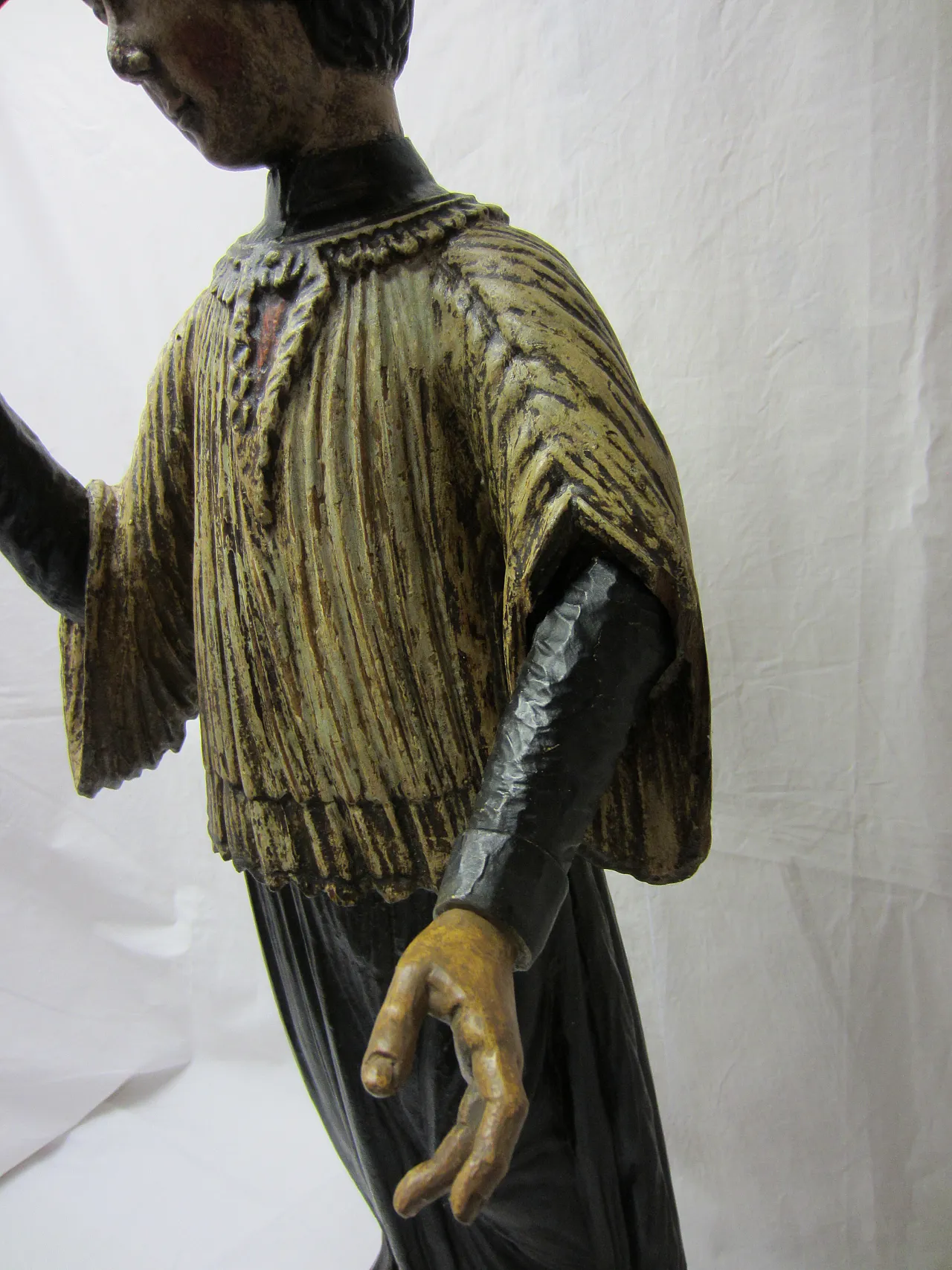 Polychrome wooden sculpture, 17th century 8