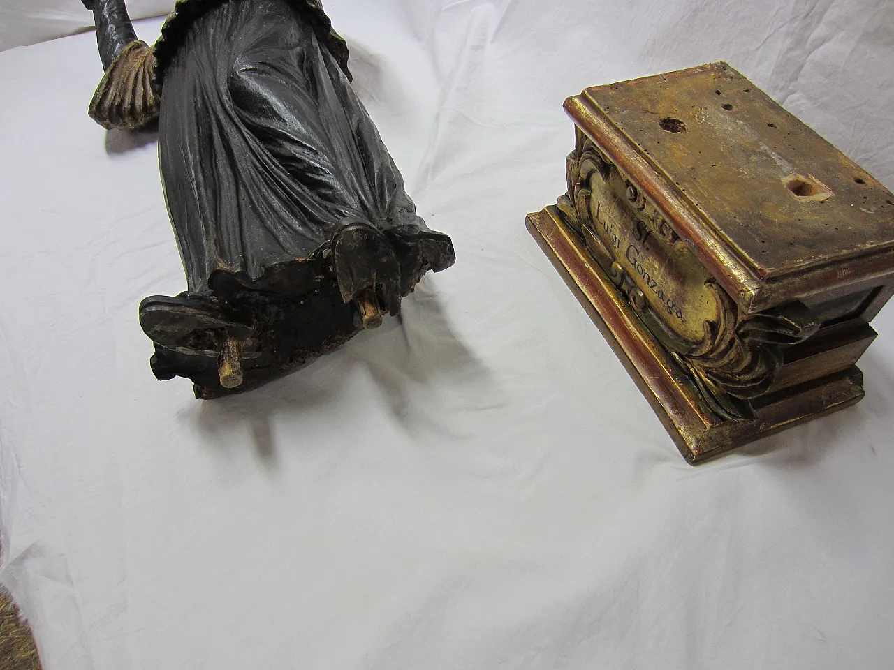 Polychrome wooden sculpture, 17th century 23