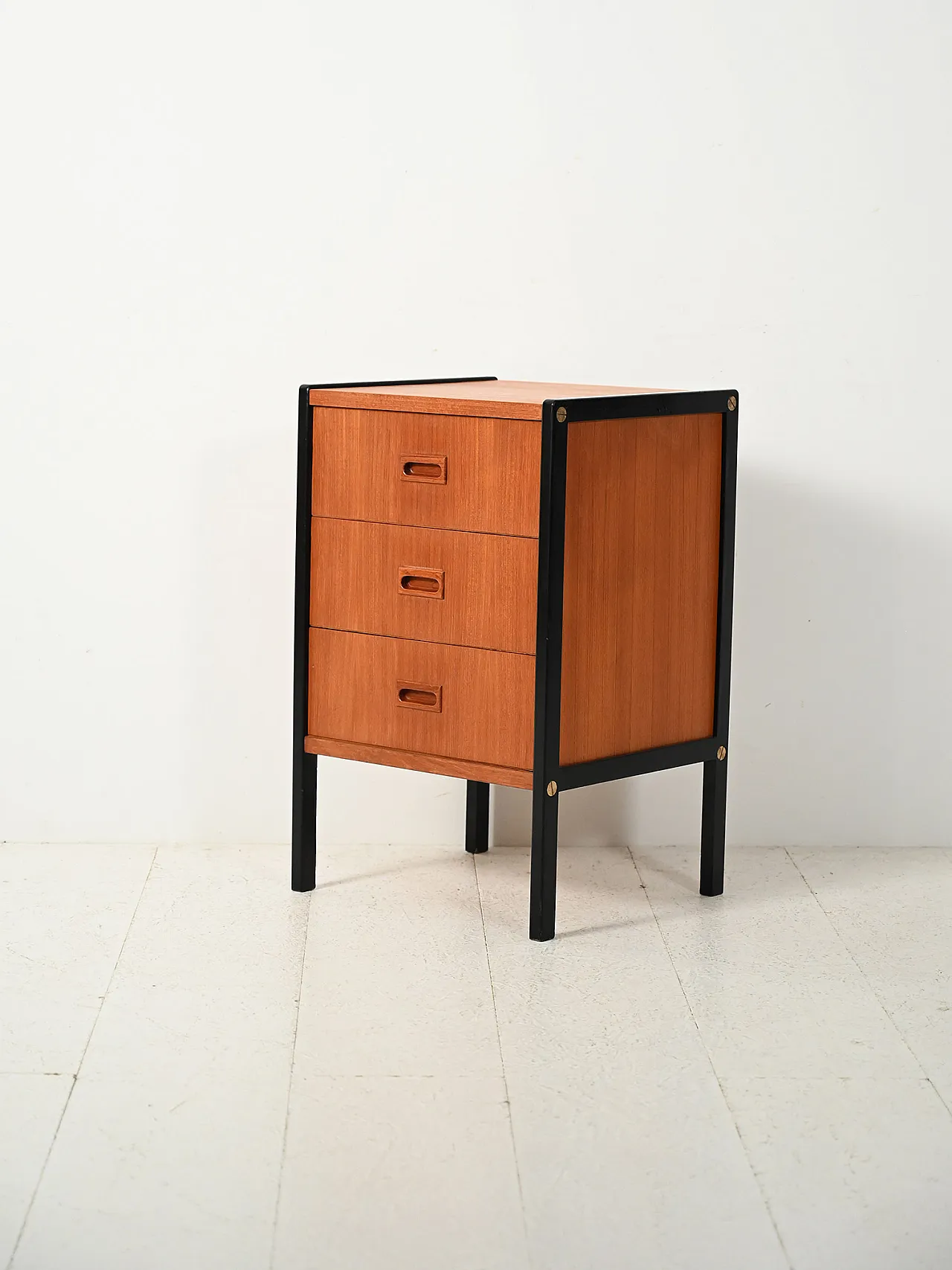 Small Scandinavian chest of drawers with black profiles Bodafors 4