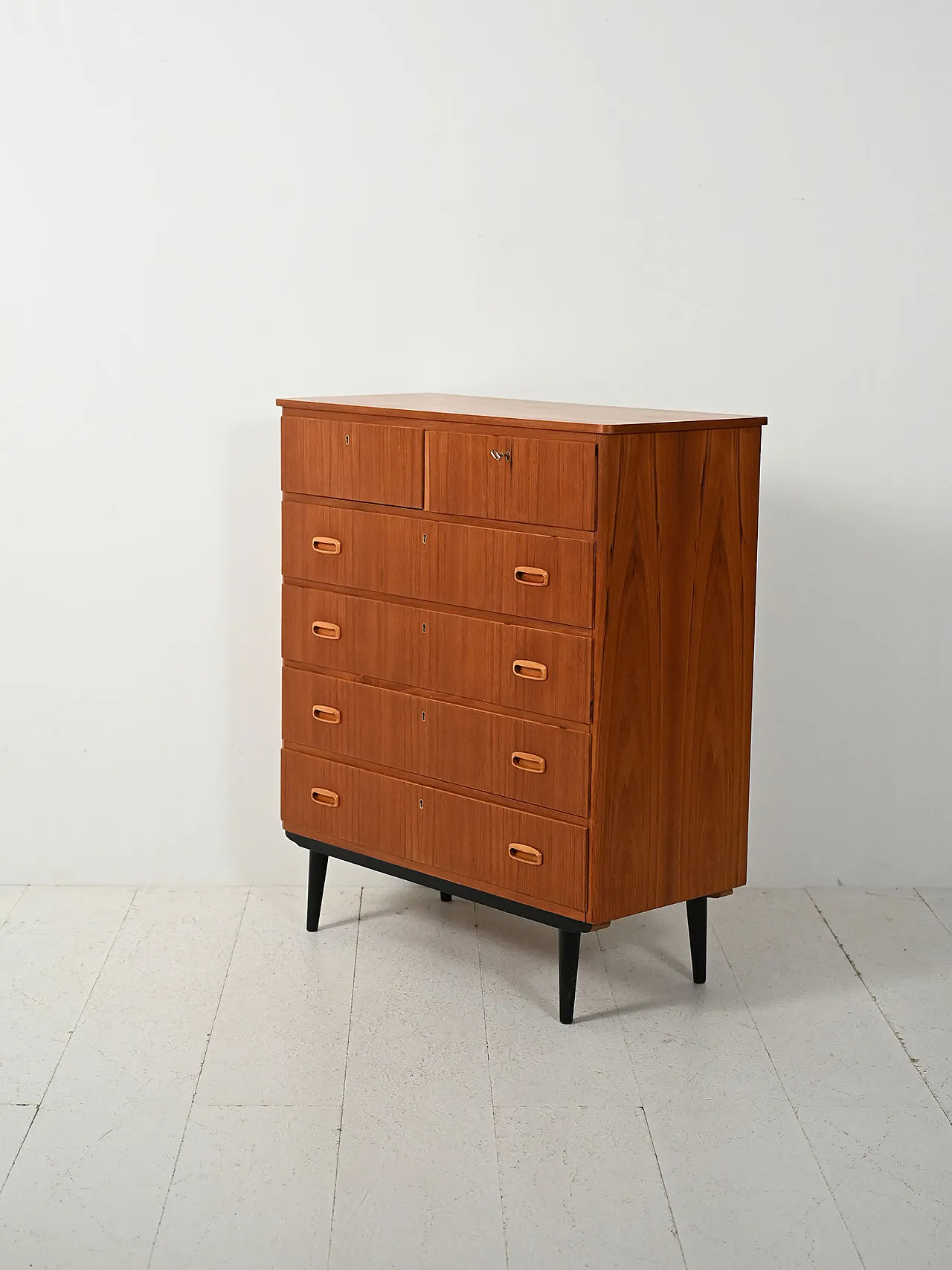 Scandinavian chest of drawers with double top drawer, 60s 4