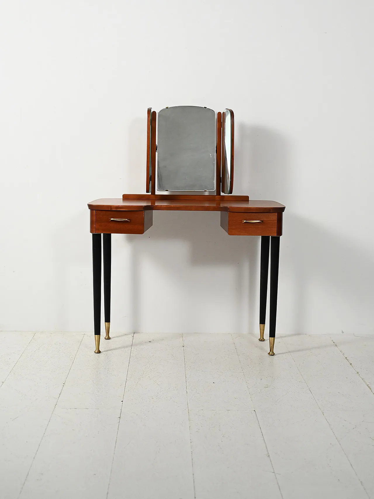 Scandinavian dressing table with trefoil mirror, 60s 2