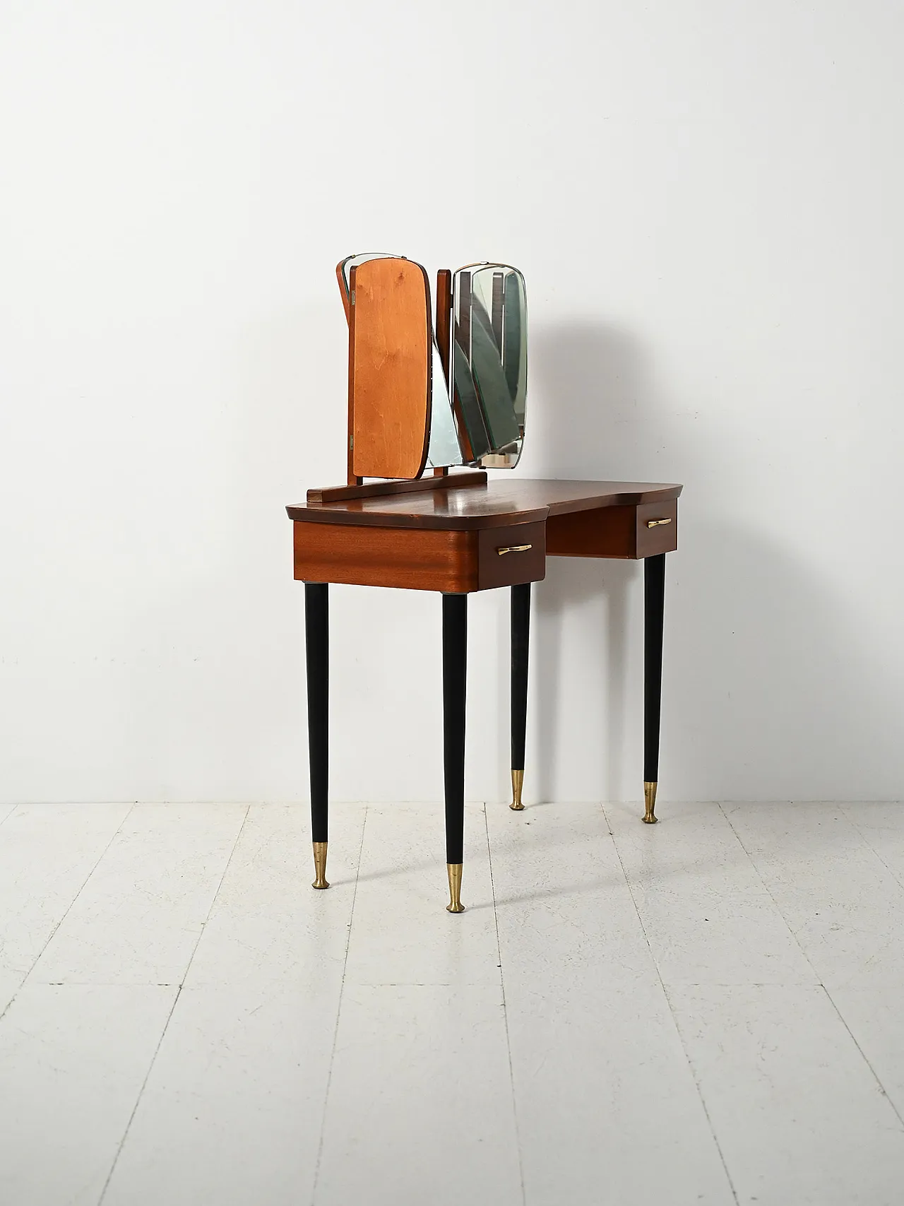 Scandinavian dressing table with trefoil mirror, 60s 3