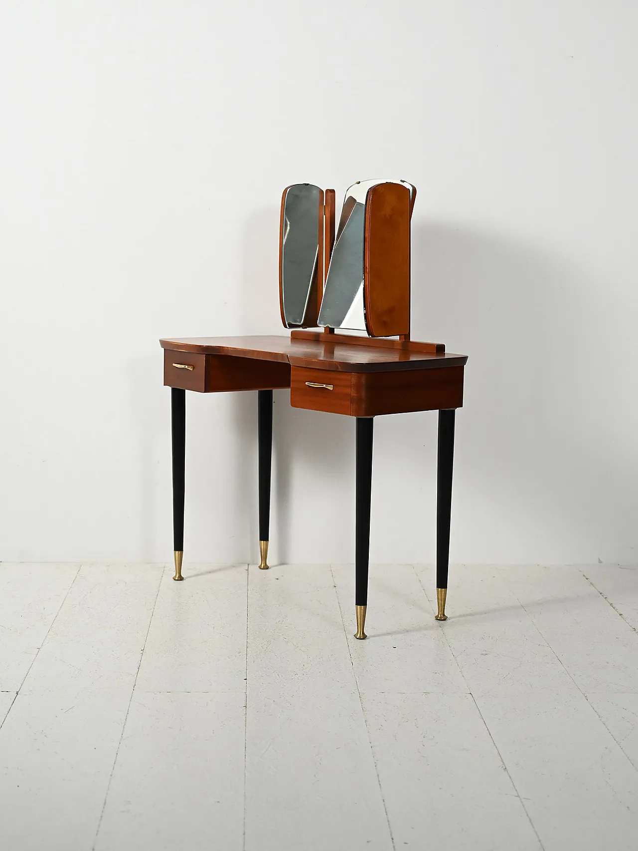 Scandinavian dressing table with trefoil mirror, 60s 4