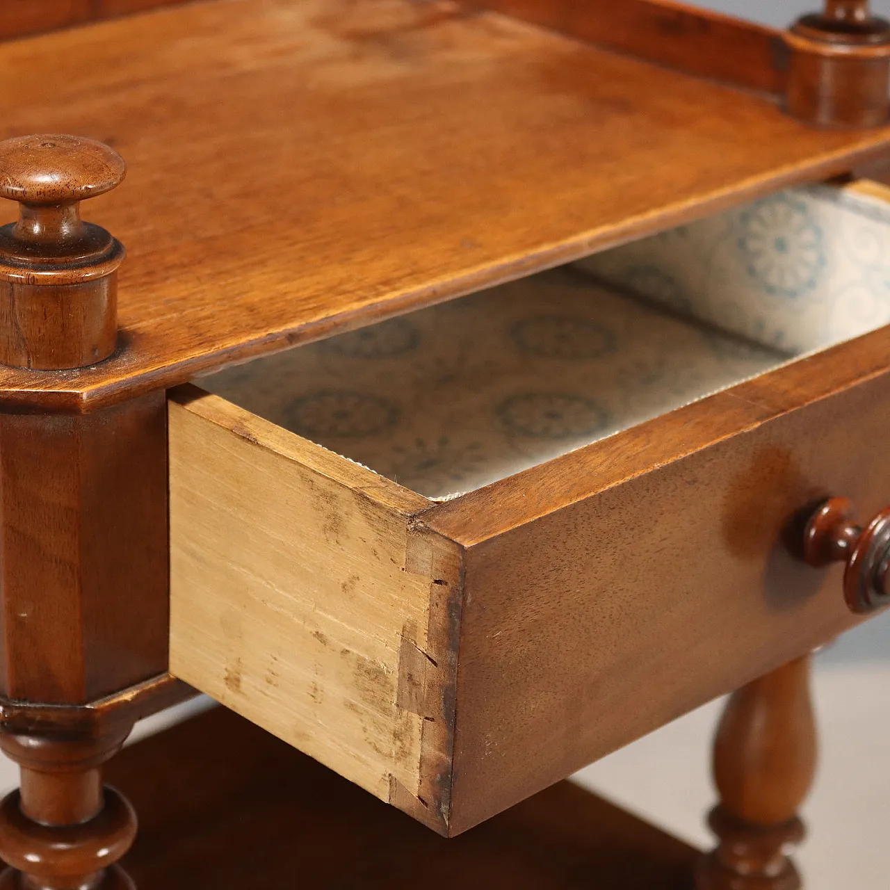 Comodino umbertino in noce, fine '800 5