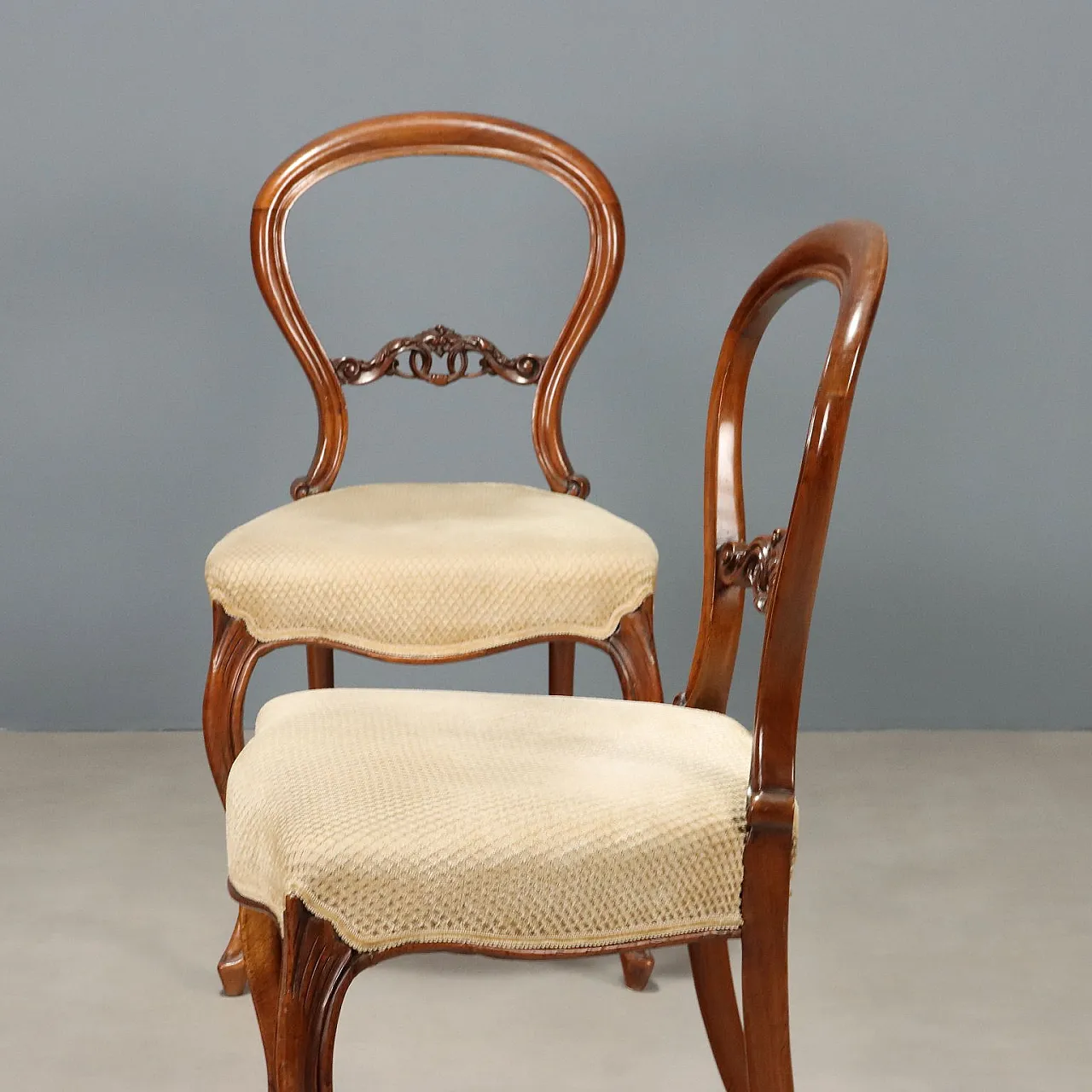 Coppia di sedie in noce, metà '800 4