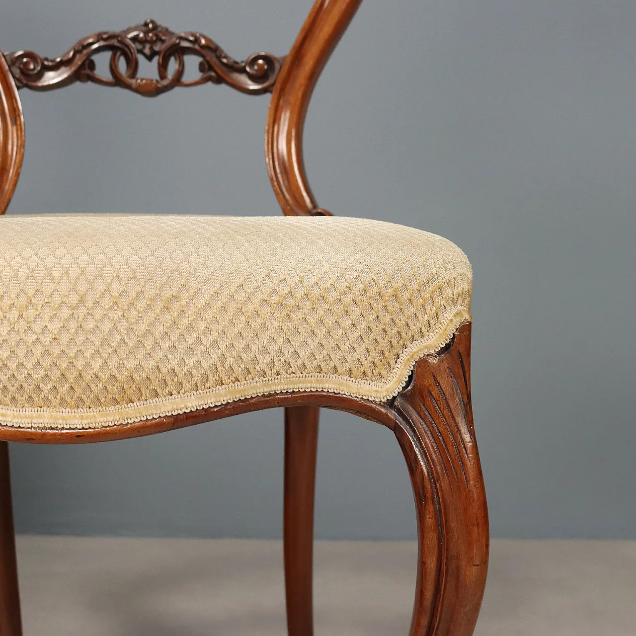 Coppia di sedie in noce, metà '800 6