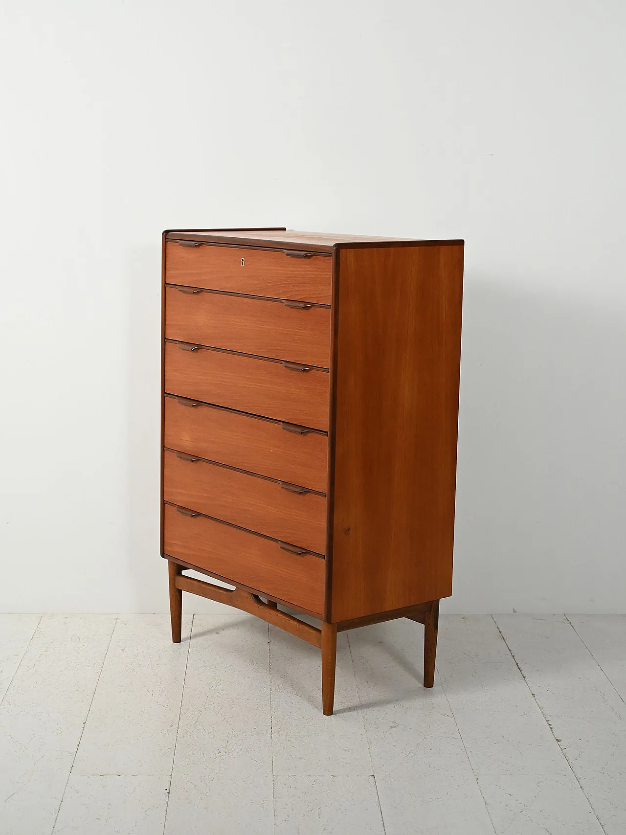 Danish teak chest of drawers with contrasting details 4