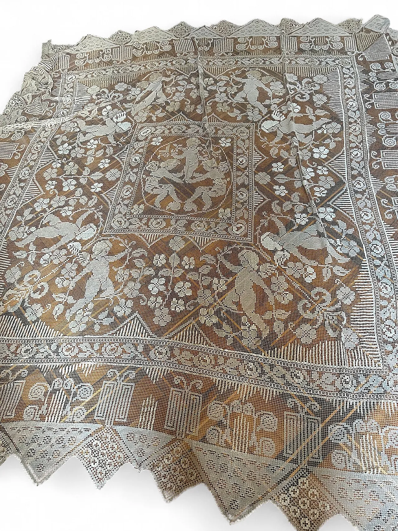 Filet lace, early 20th century | intOndo