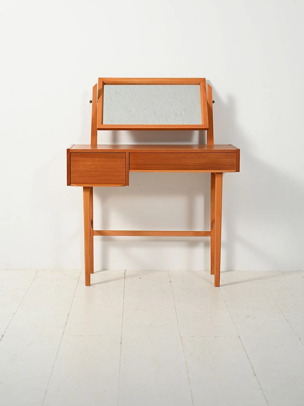 Toeletta scandinava in teak con specchio reclinabile, anni ’60 2