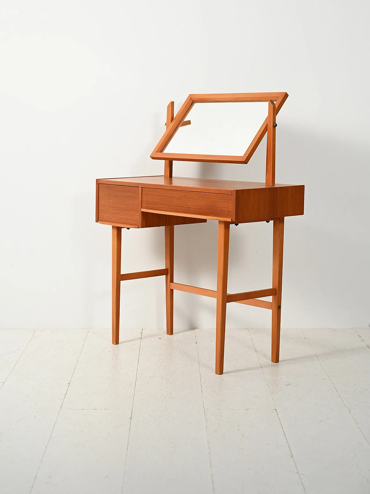 Toeletta scandinava in teak con specchio reclinabile, anni ’60 3