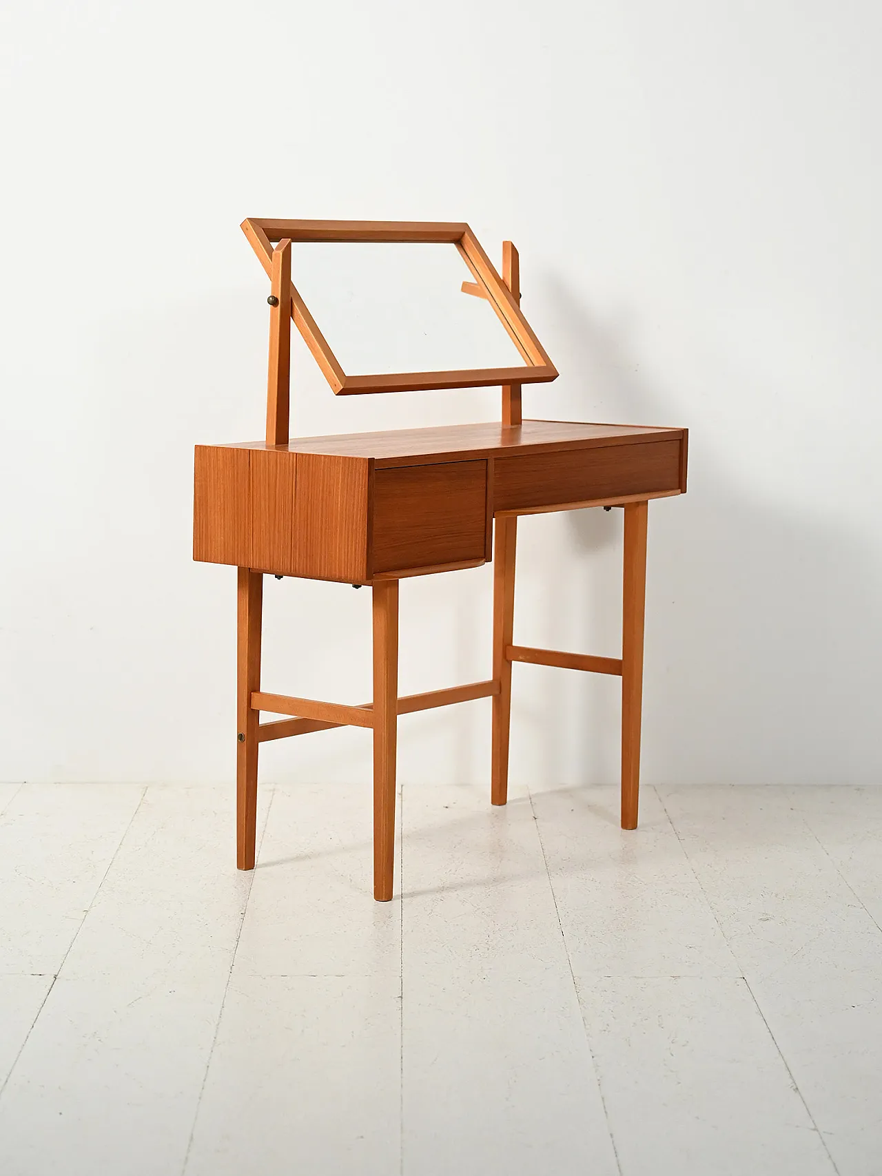 Toeletta scandinava in teak con specchio reclinabile, anni ’60 4