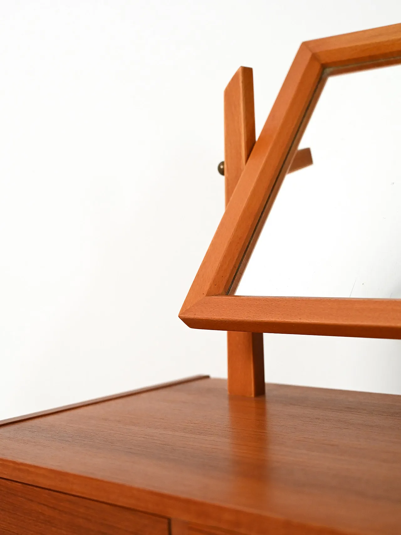 Toeletta scandinava in teak con specchio reclinabile, anni ’60 5