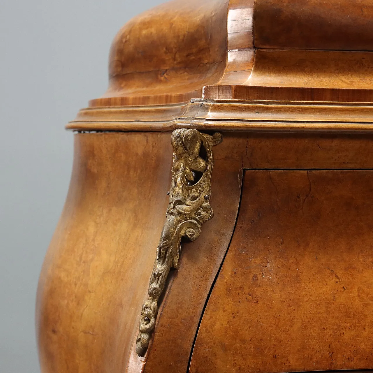 Mahogany and mahogany burl flip-up chest, 20th century 5