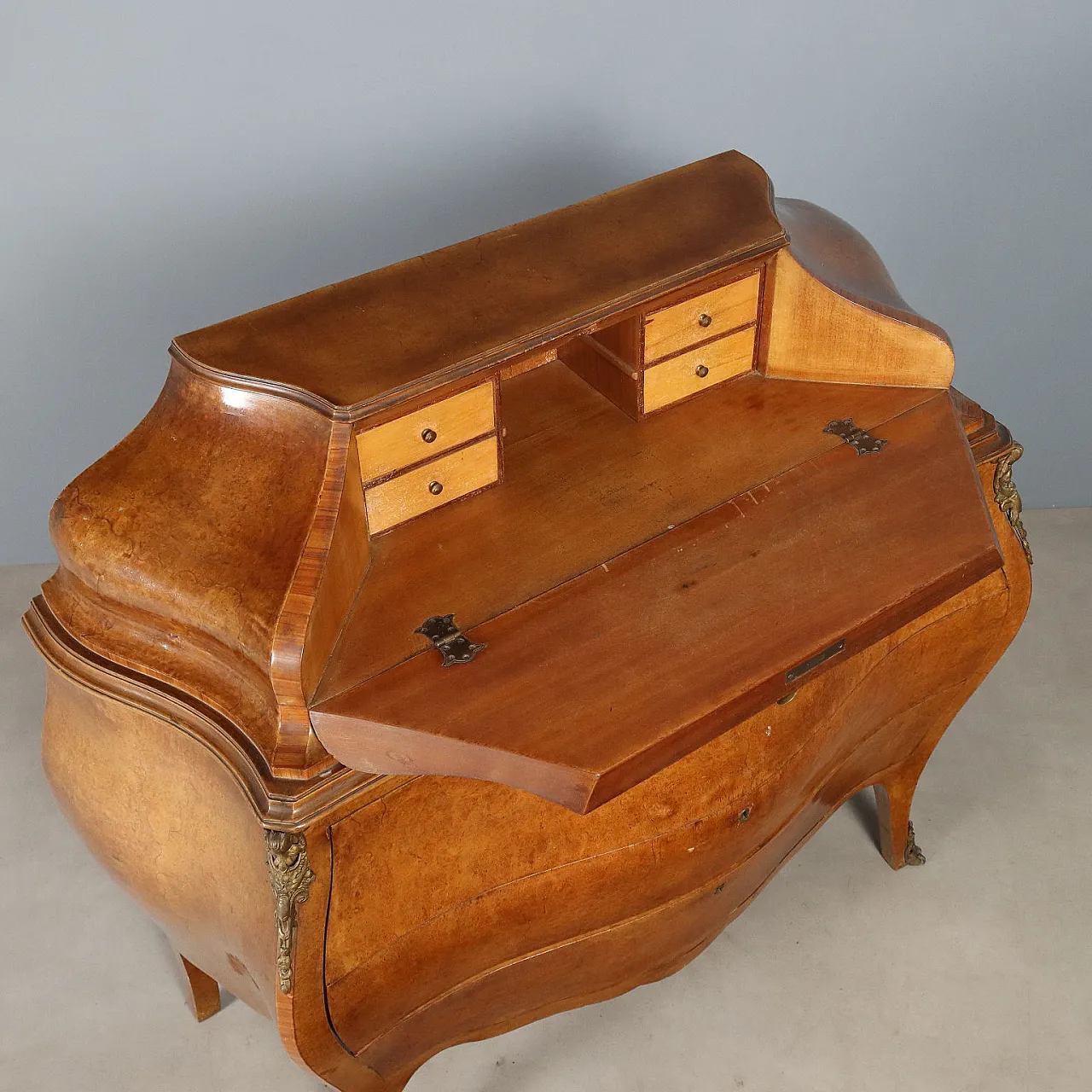 Mahogany and mahogany burl flip-up chest, 20th century 8