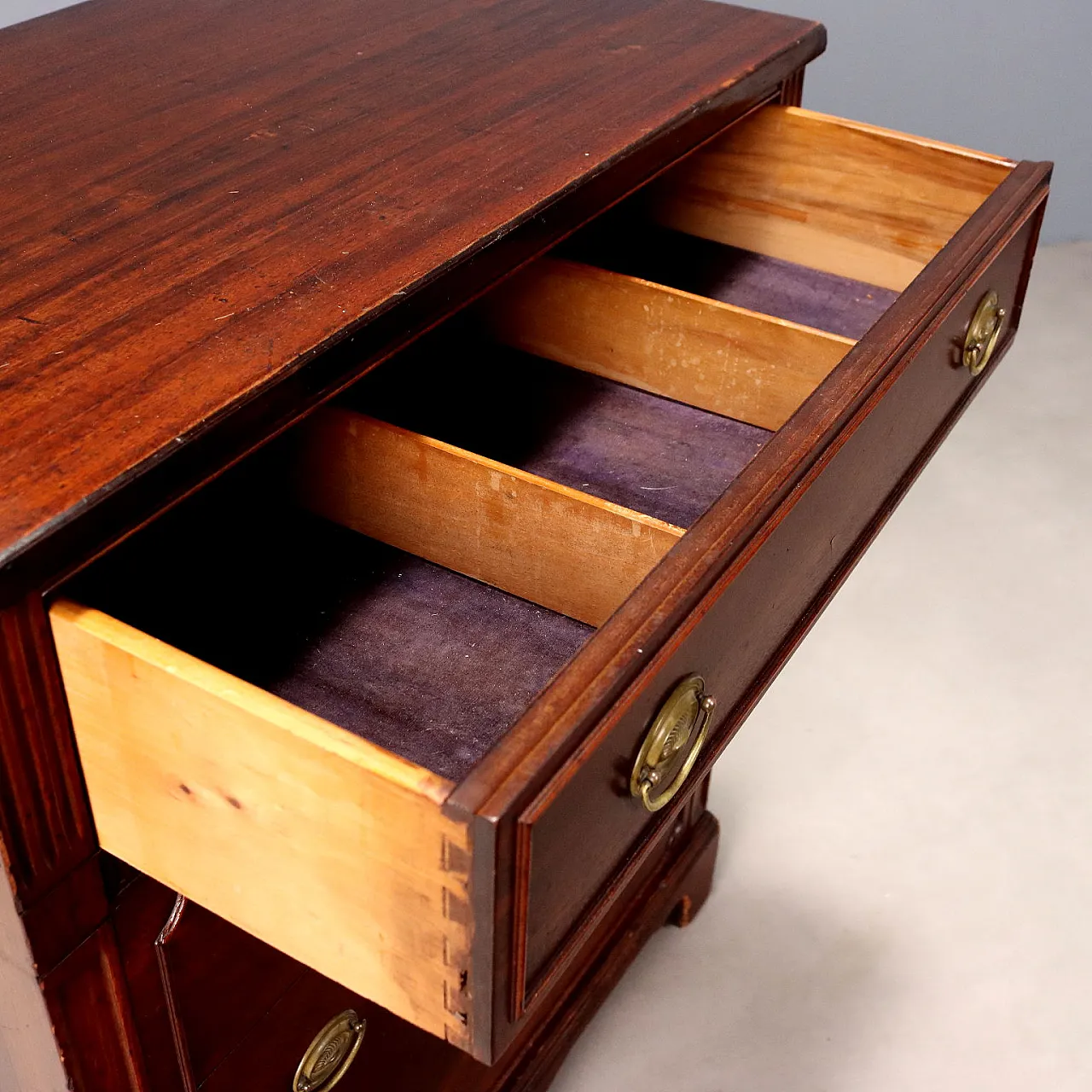 Mahogany chest of drawers and engraved sheet metal, 20th century 4