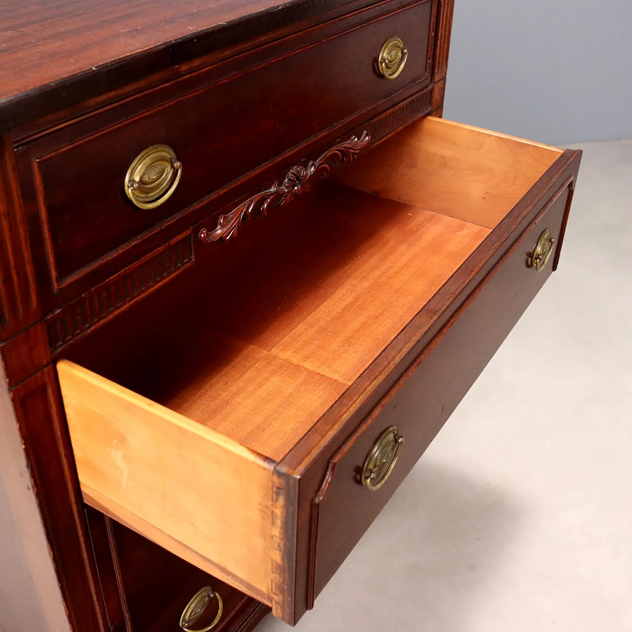 Mahogany chest of drawers and engraved sheet metal, 20th century 5