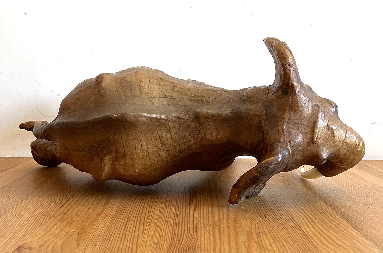 Scultura di elefante in pelle, anni '60 9