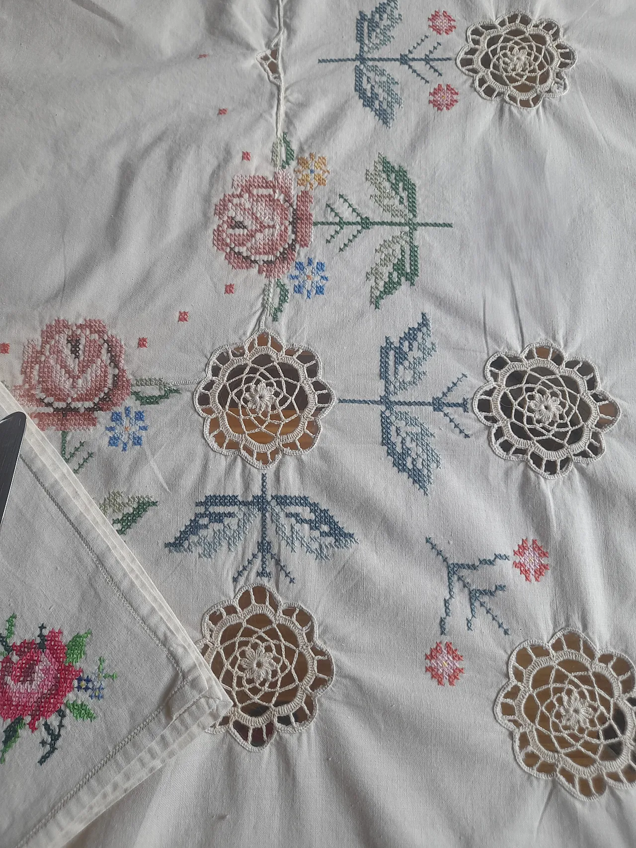 Tovaglia lavorata a mano, anni '50 11