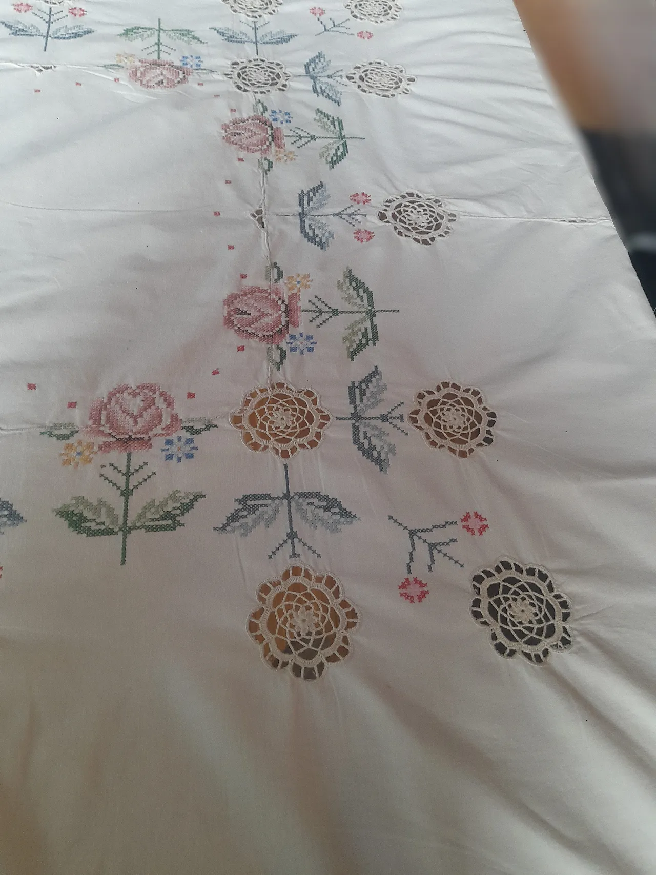 Tovaglia lavorata a mano, anni '50 18