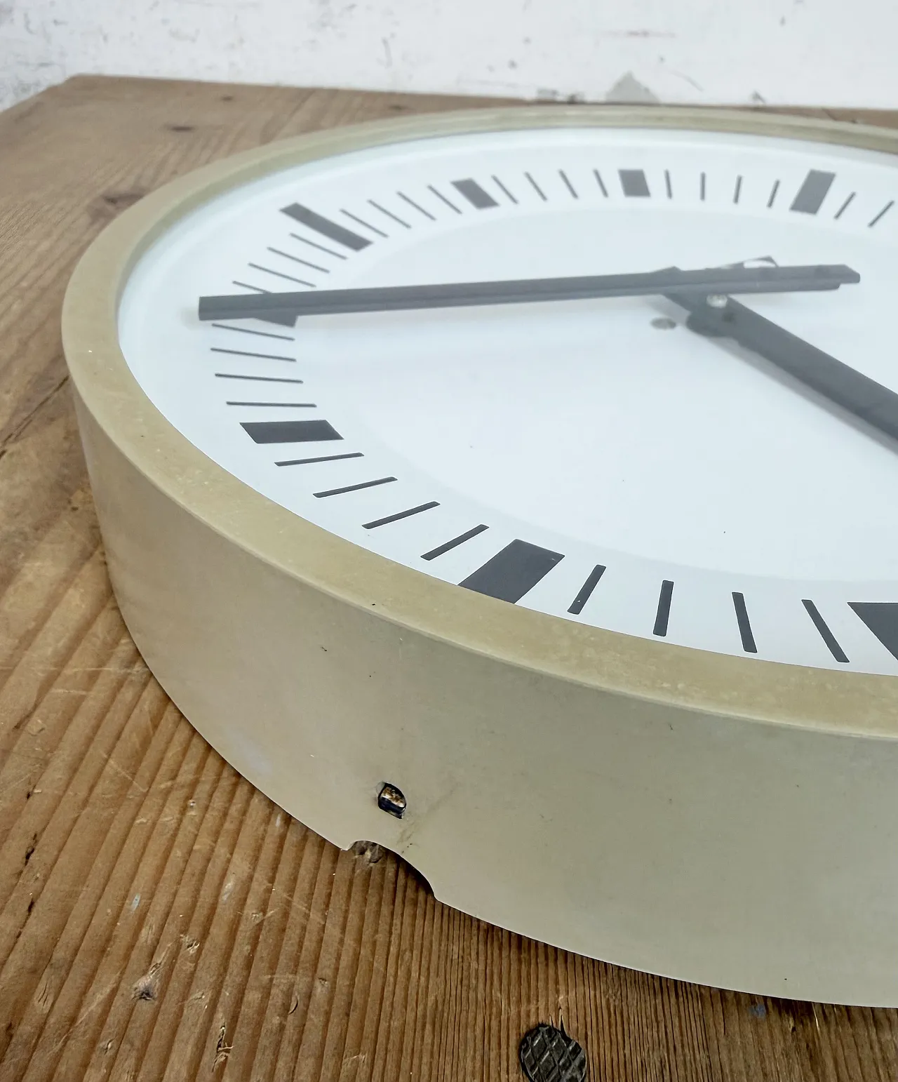 Industrial Beige Bakelite Wall Clock From Pragotron, 1970s 14