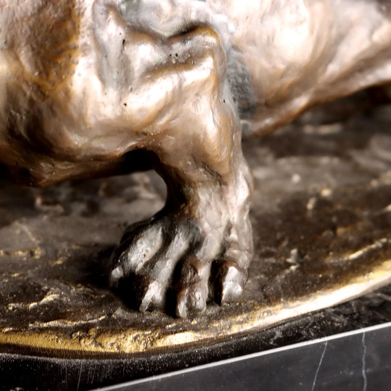 Bronze statue of a lurking tiger on a marble base, 20th century 5