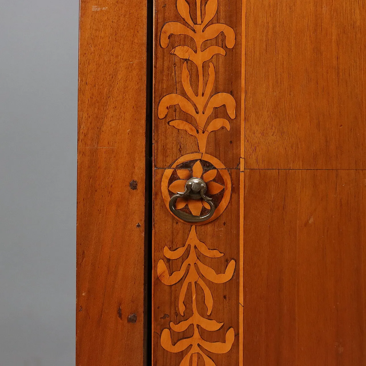 Comodino in noce con intarsi e finiture in acero, fine '800 7