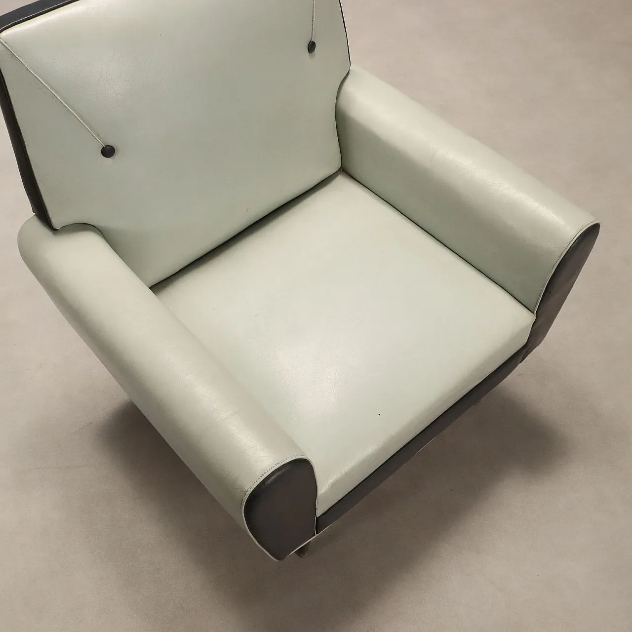 Coppia di poltrone con imbottitura in espanso e molle, '900 9