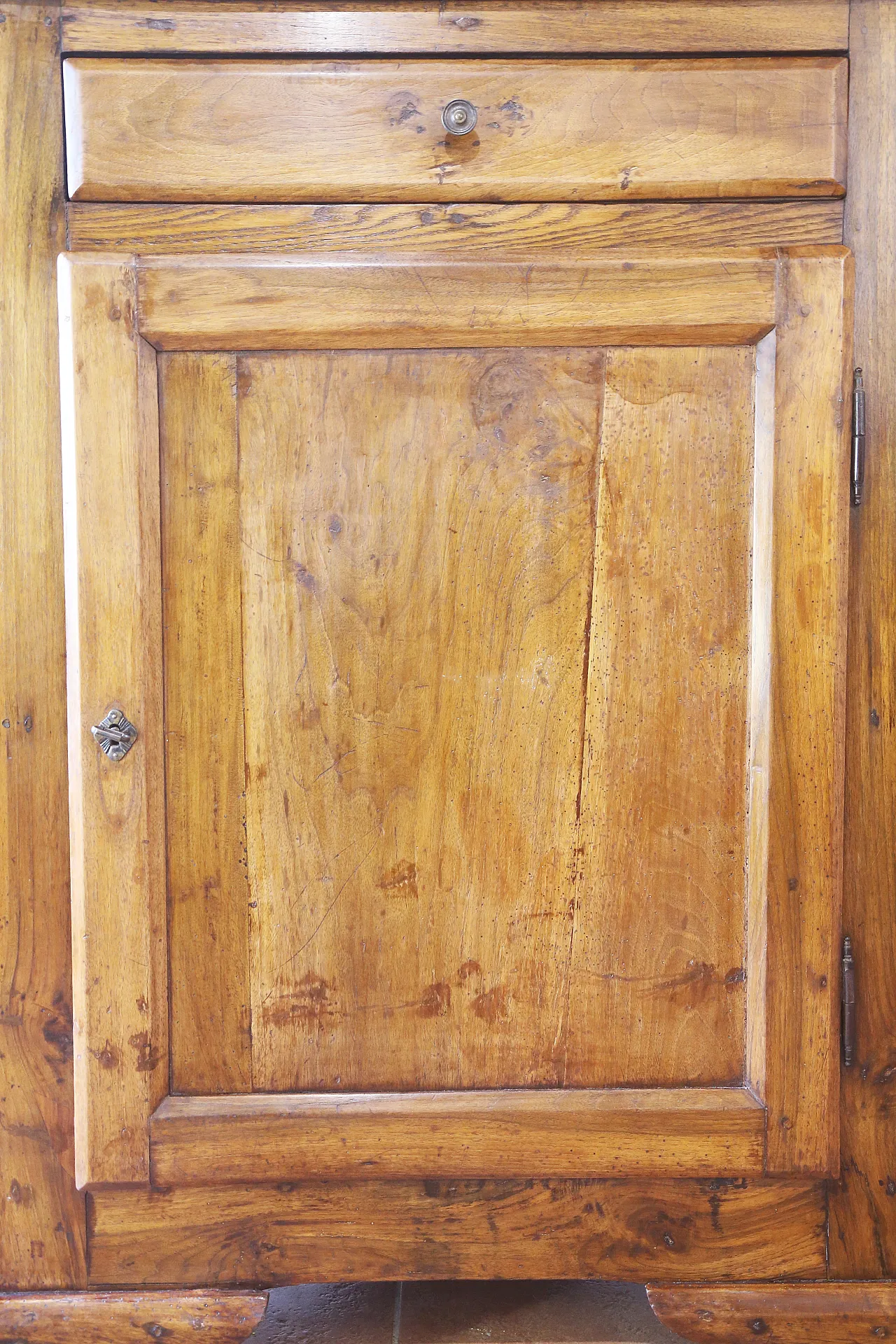 large antique Venetian corner cabinet in solid elm oak 18th century 14